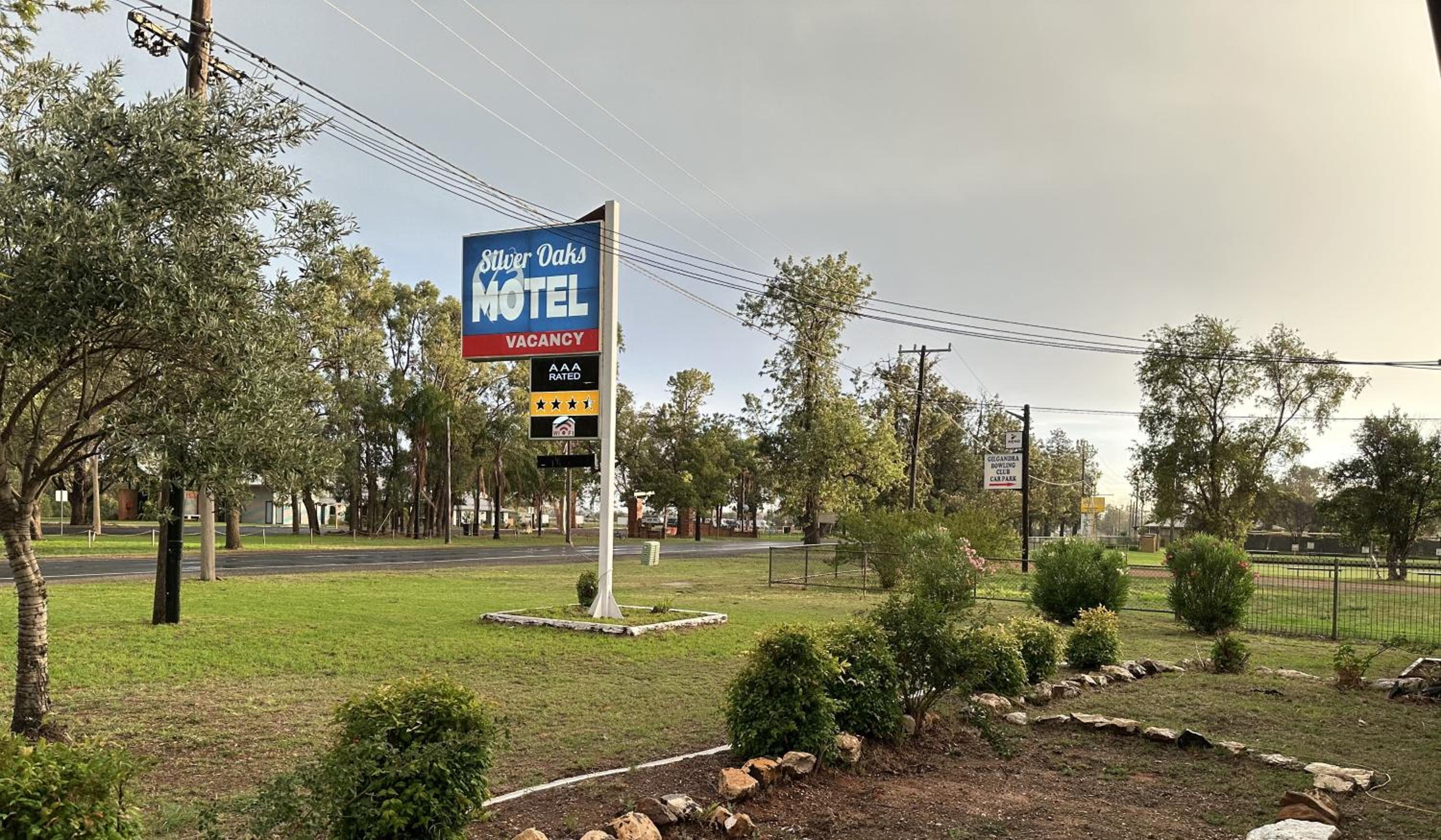 Silver Oaks Motel
