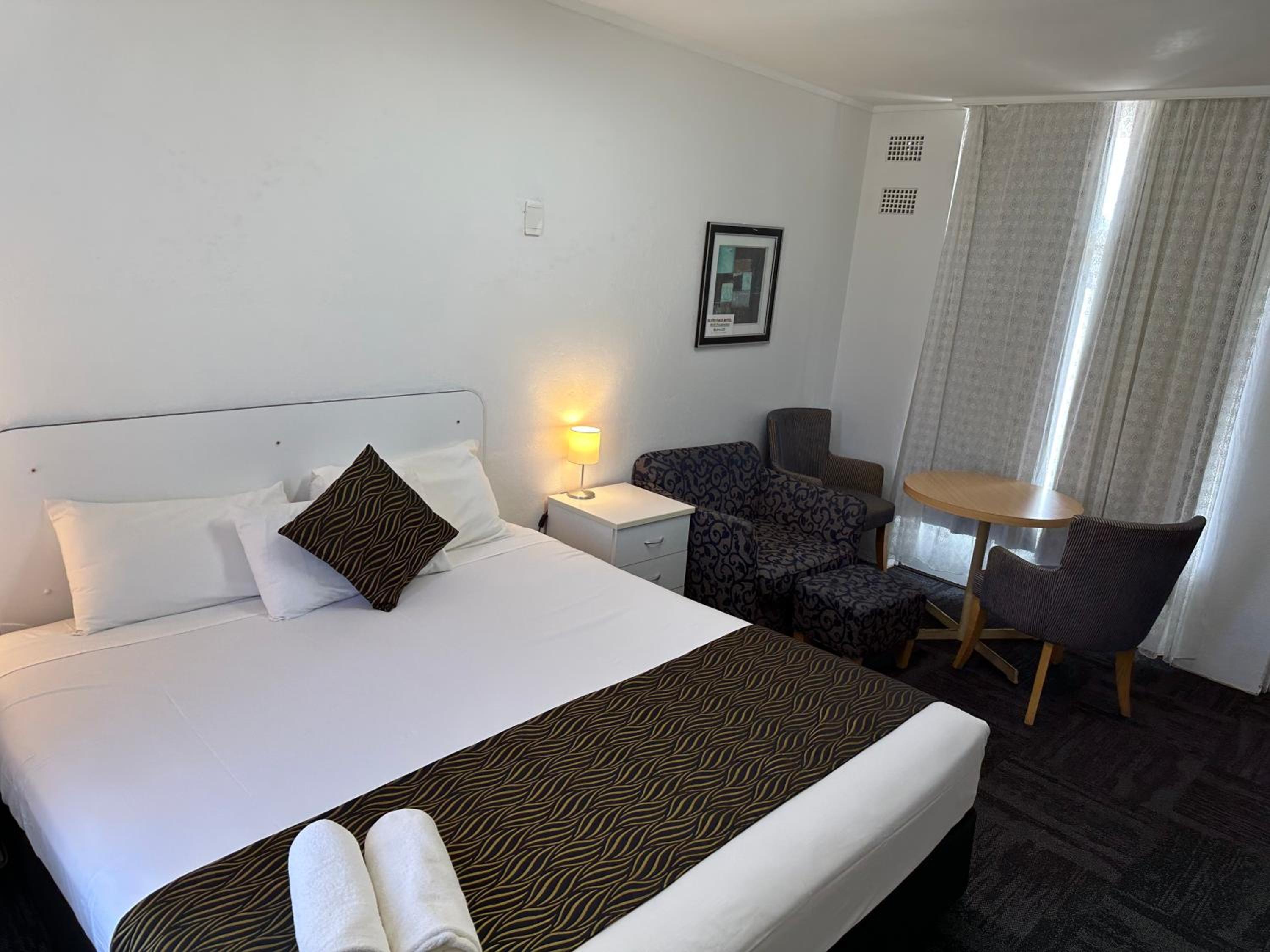 Silver Oaks Motel