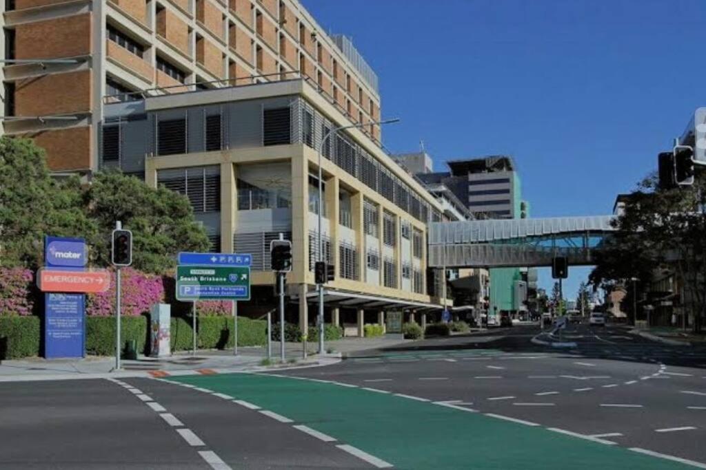 Heritage 5BR home - minutes walk to CBD&South Bank, 3 Parking