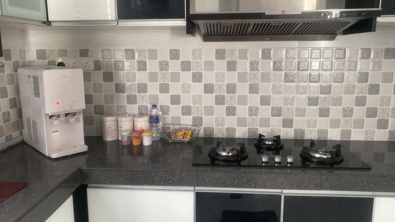 Mysha KLIA F1 Homestay with pool,WiFi , Netflix, photo 15