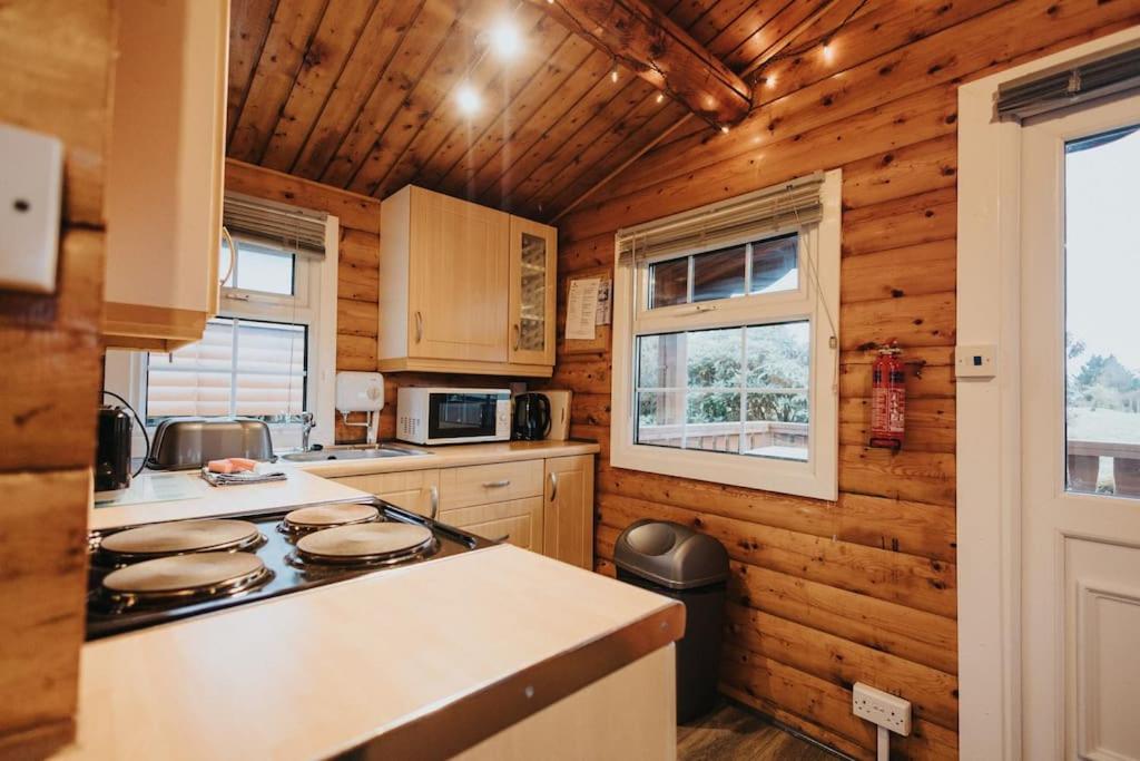 Rustic Retreat - 2 Bed Log Cabin in Snowdonia National Park by Seren Short Stays view 5