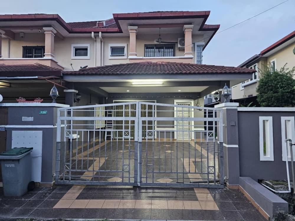 Semi -D Homestay Seremban 2 photo 3