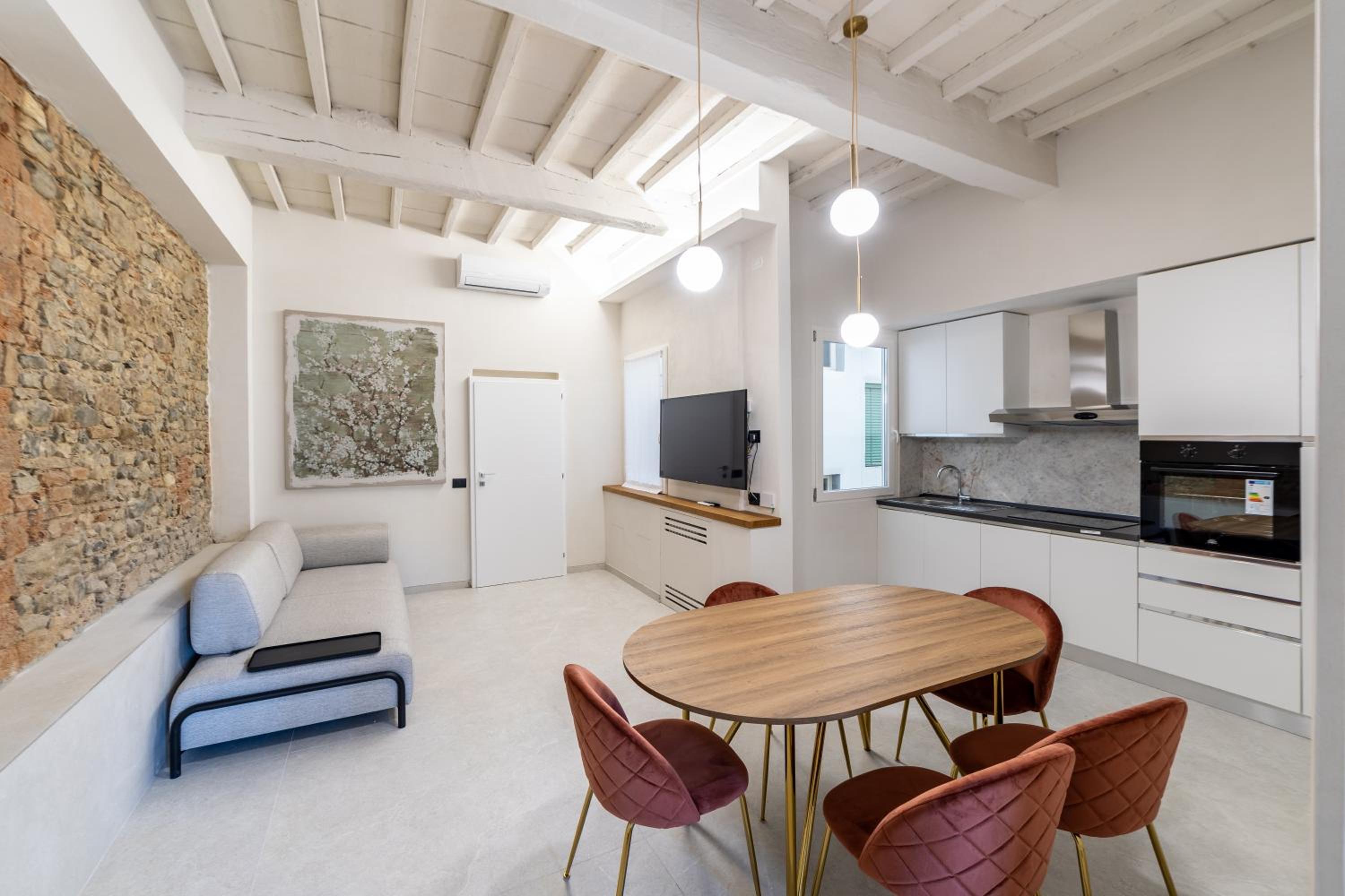 Leovinci Rooms