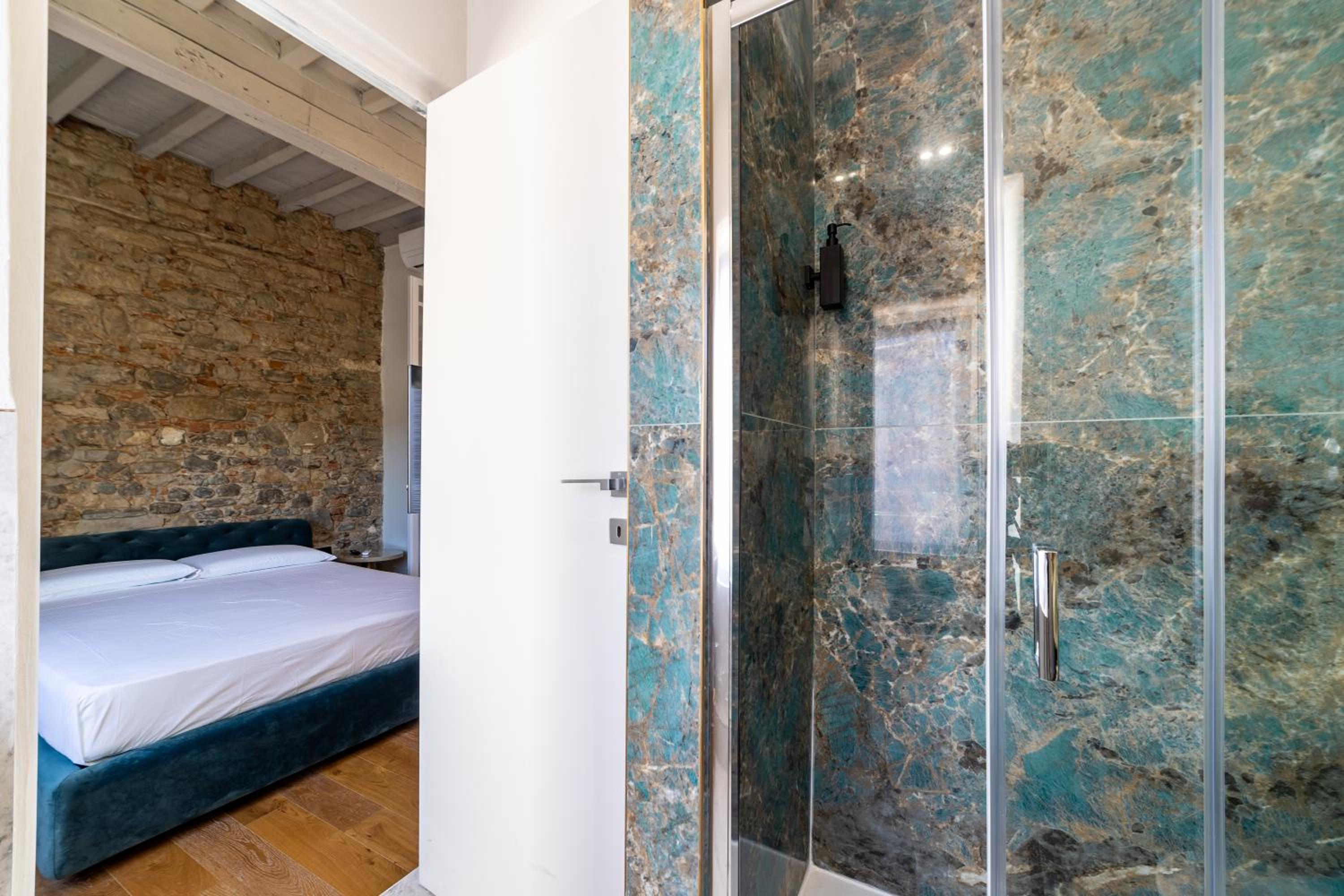 Leovinci Rooms