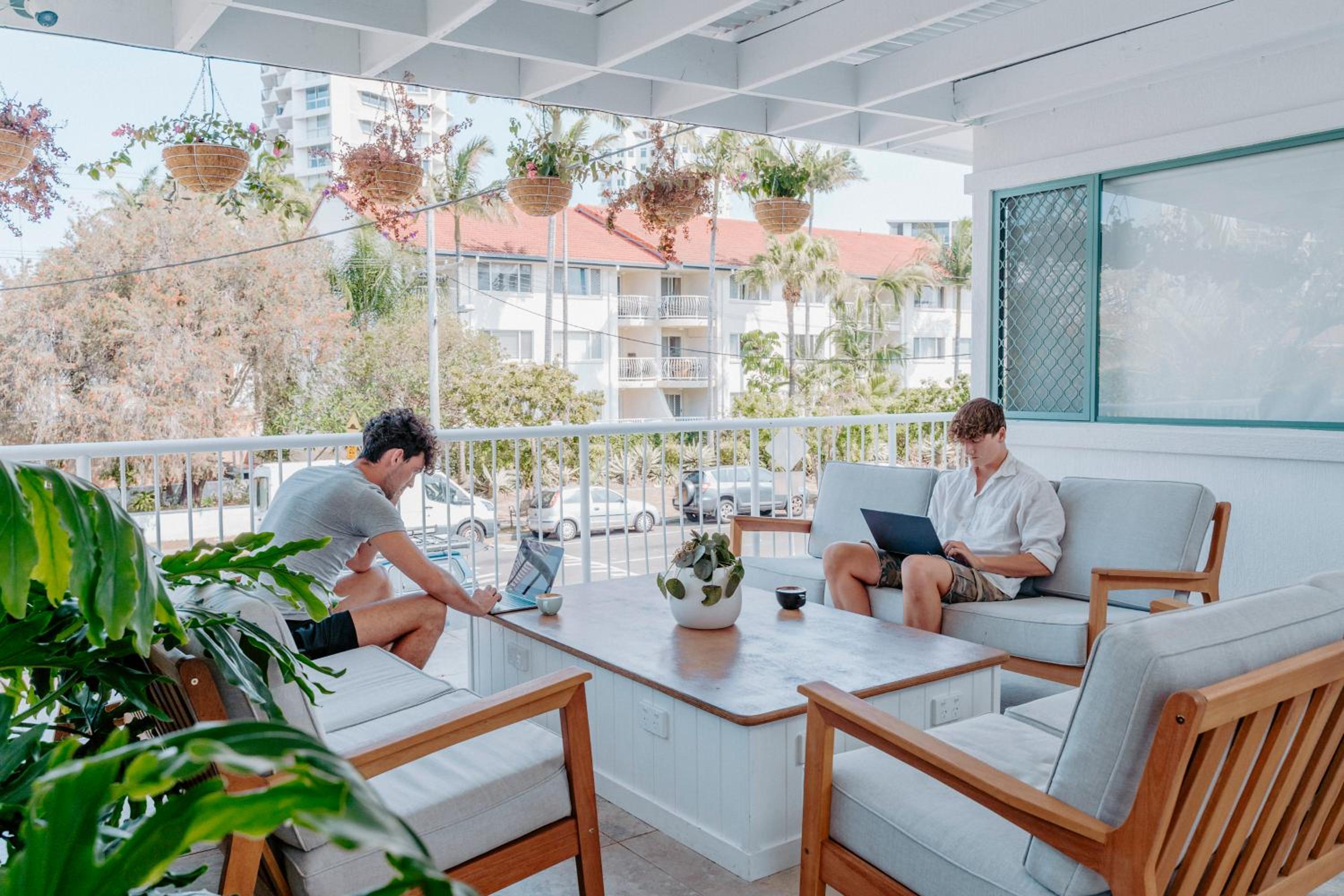 Surf Inn Boutique Backpackers - FREE BREAKFAST