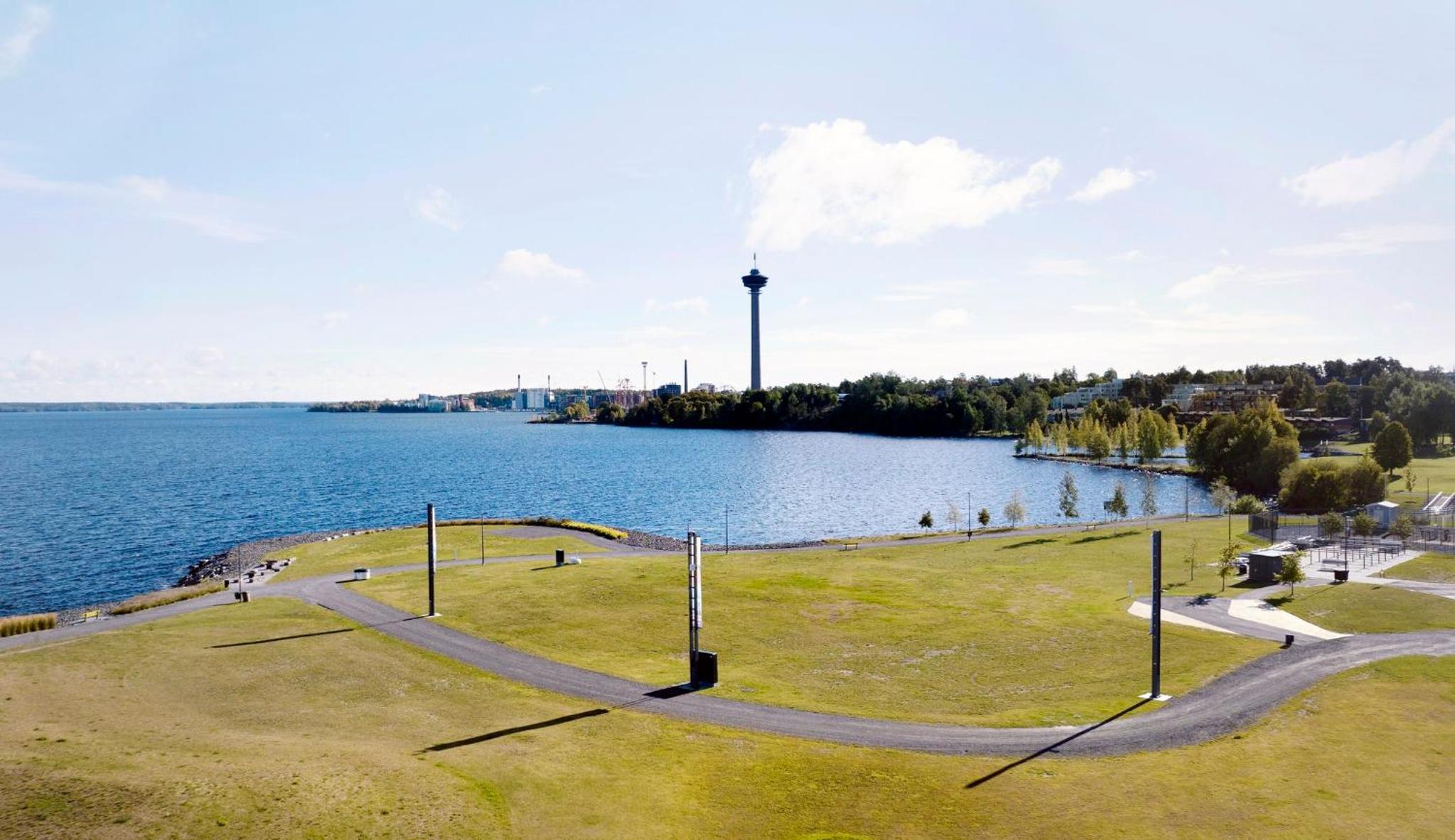 Valoisa kaksio järvinäköaloin