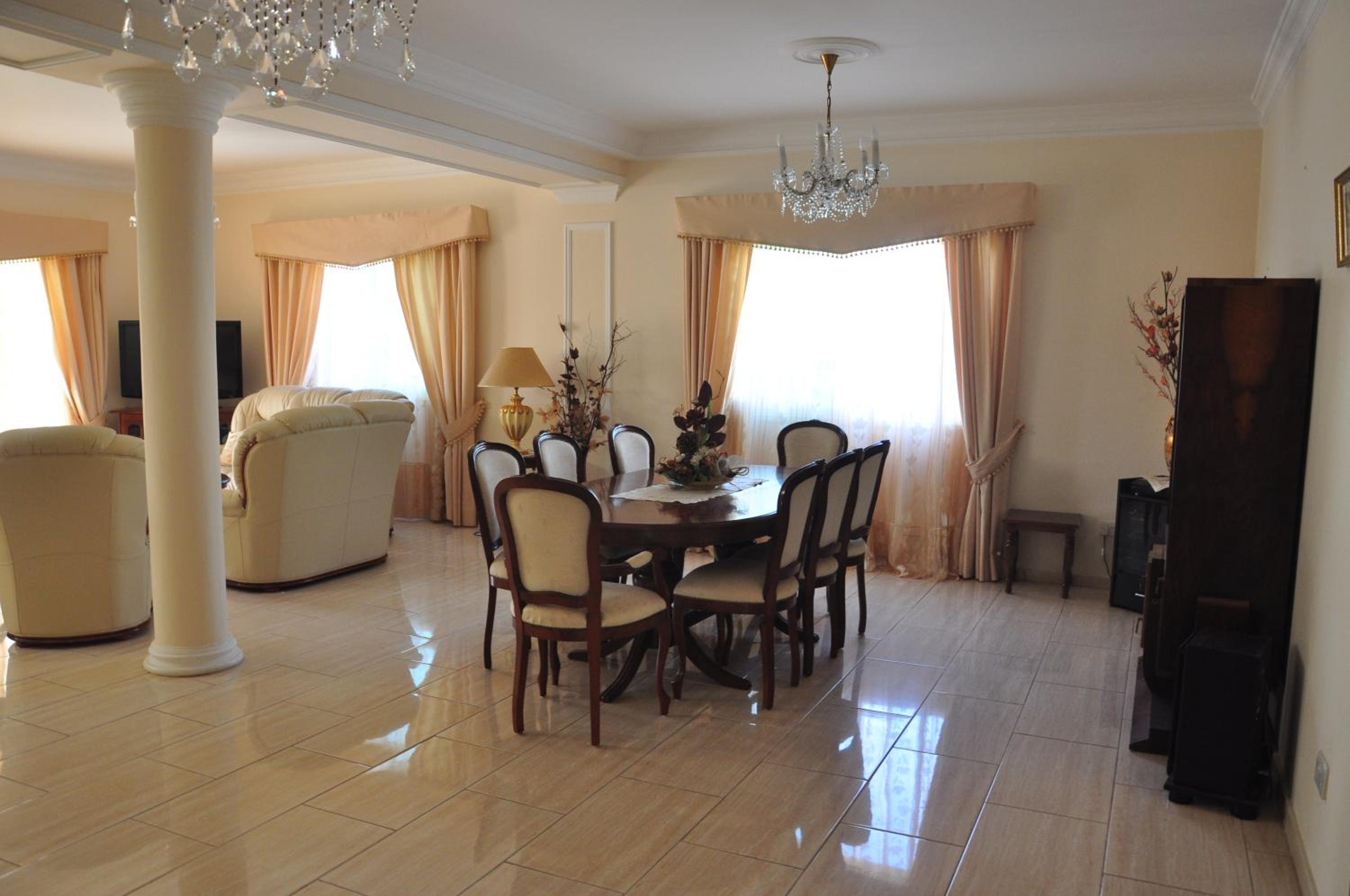 Stylish Spacious 3 BD Villa