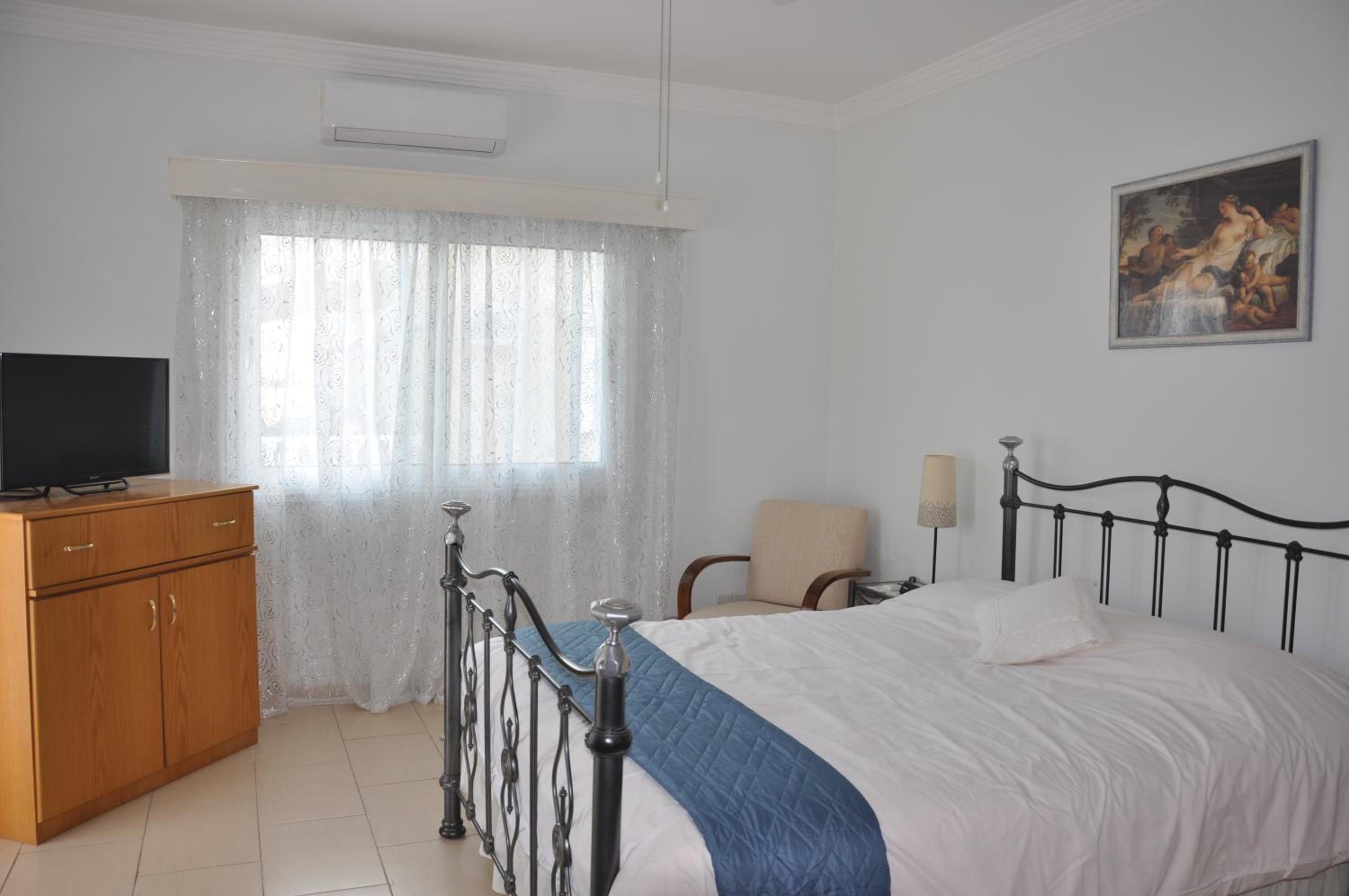 Stylish Spacious 3 BD Villa