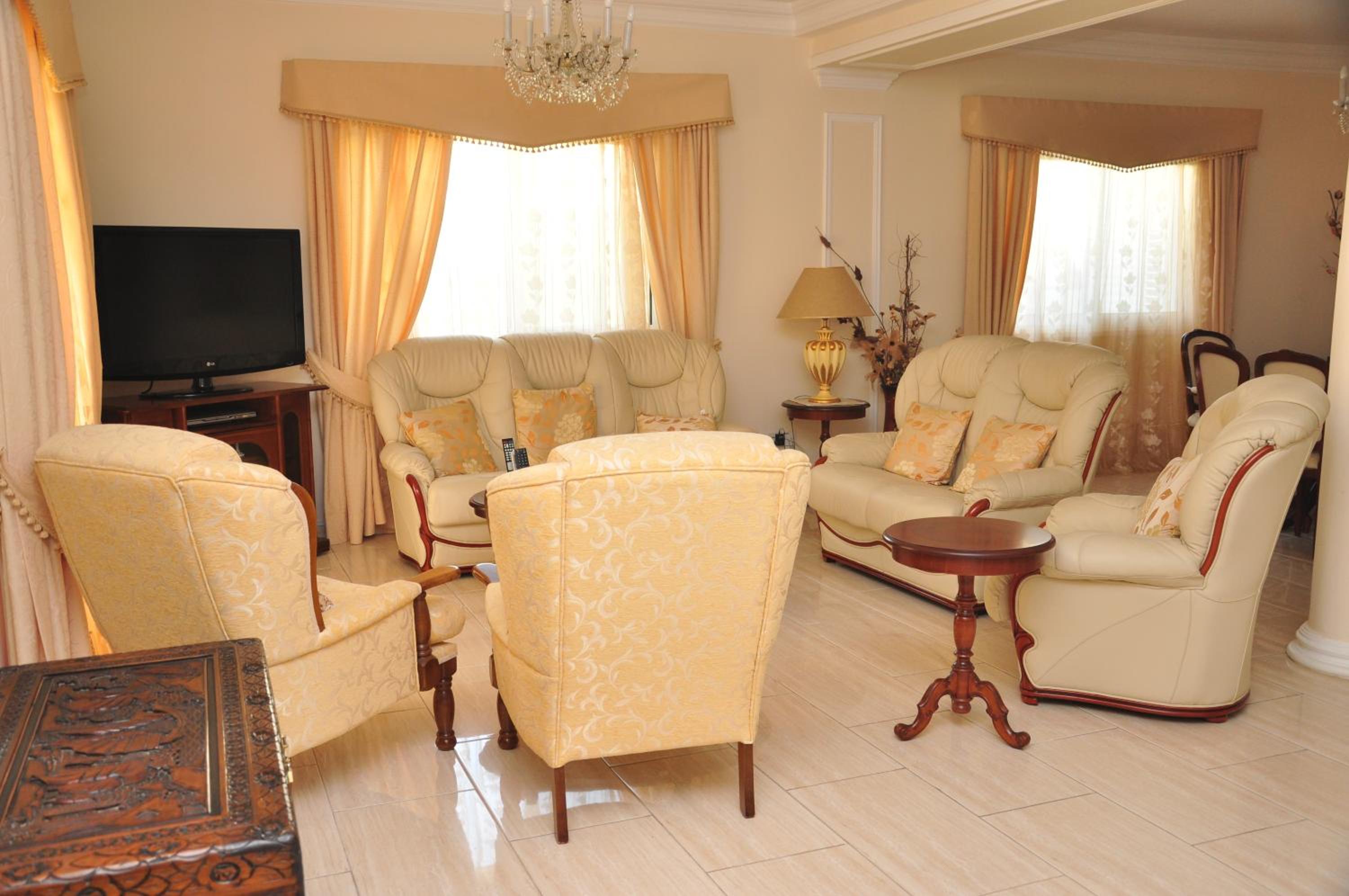 Stylish Spacious 3 BD Villa