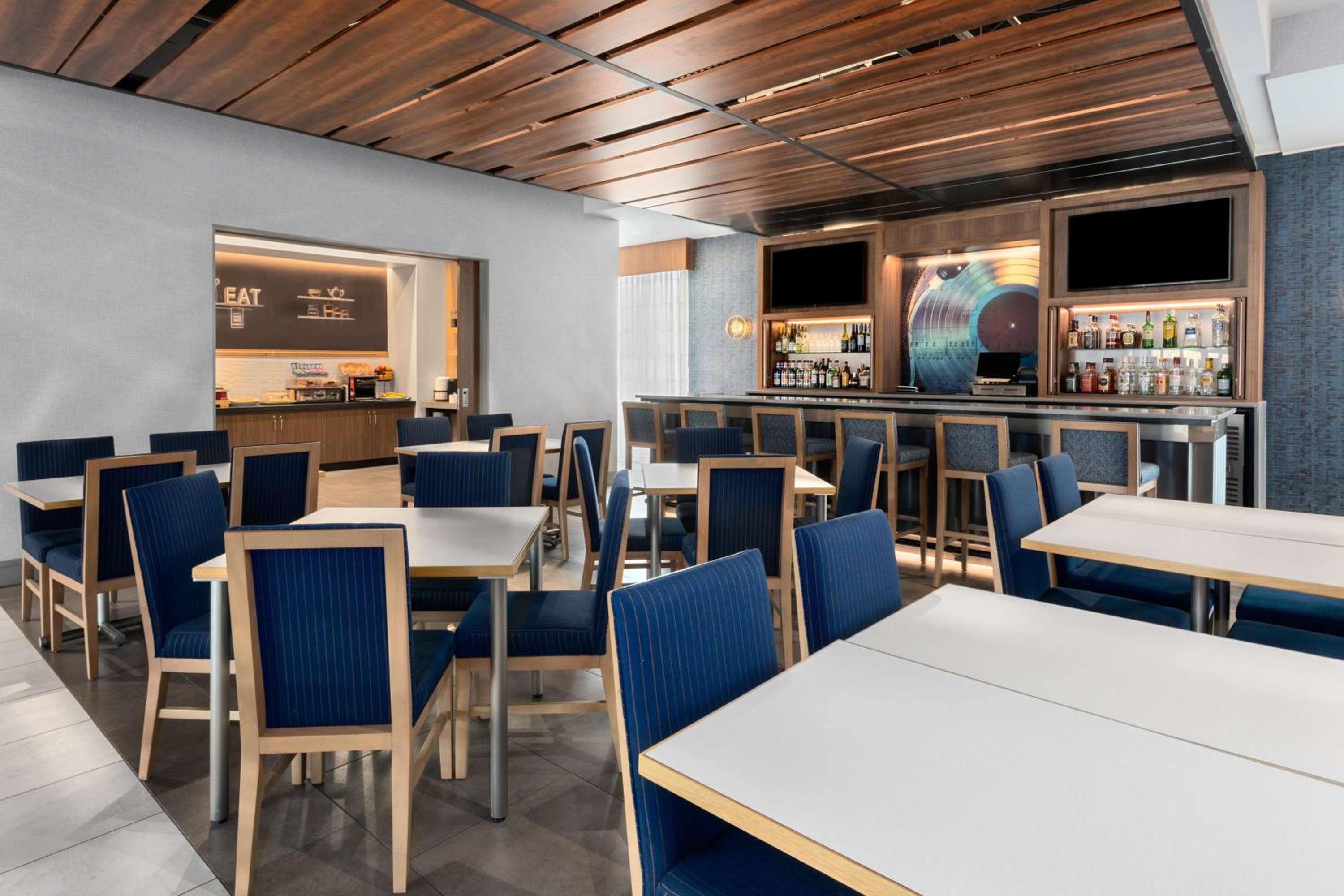 Hampton Inn by Hilton Nashville Airport Century Place - Property Image 24