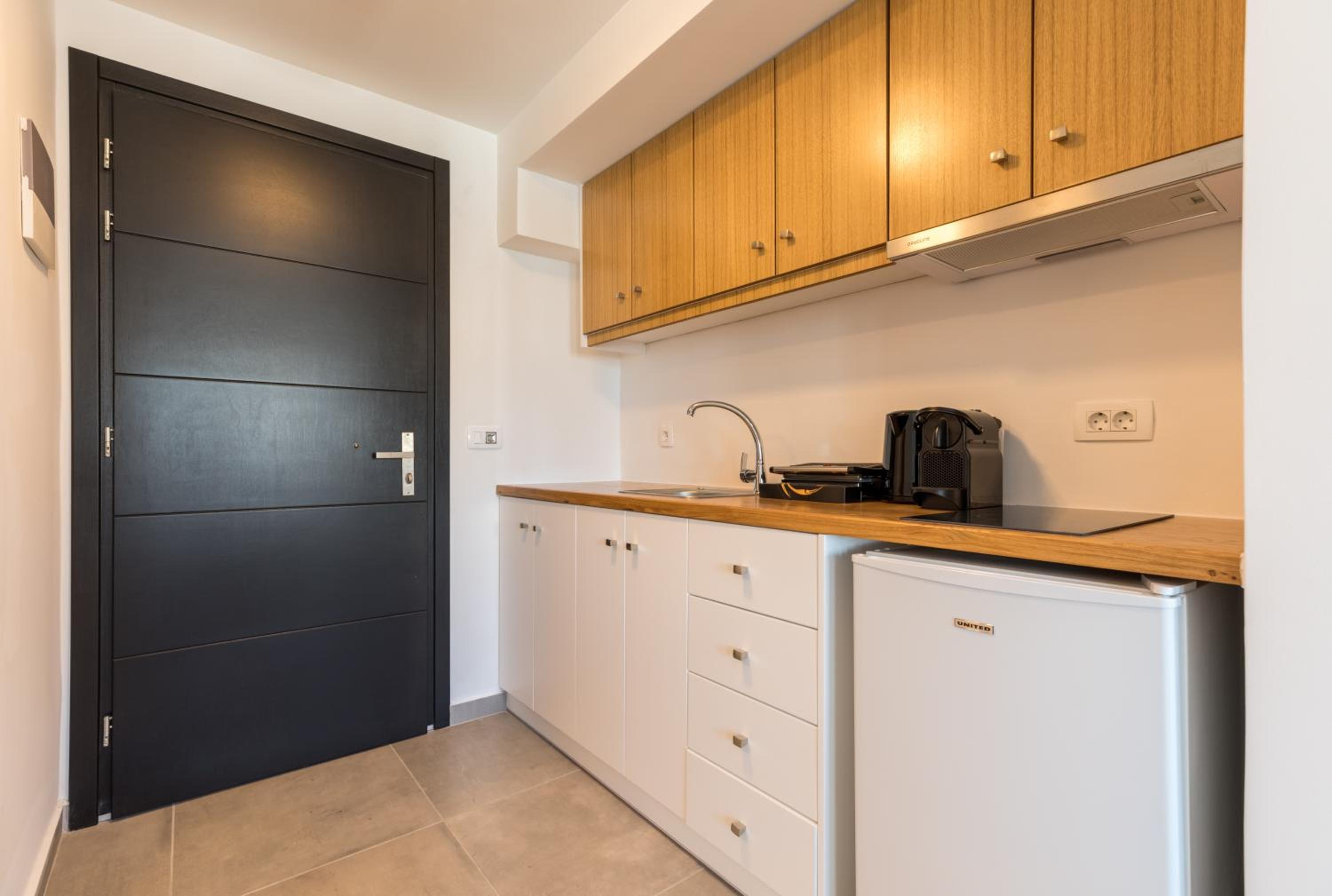 Nostos Apartments Kamari