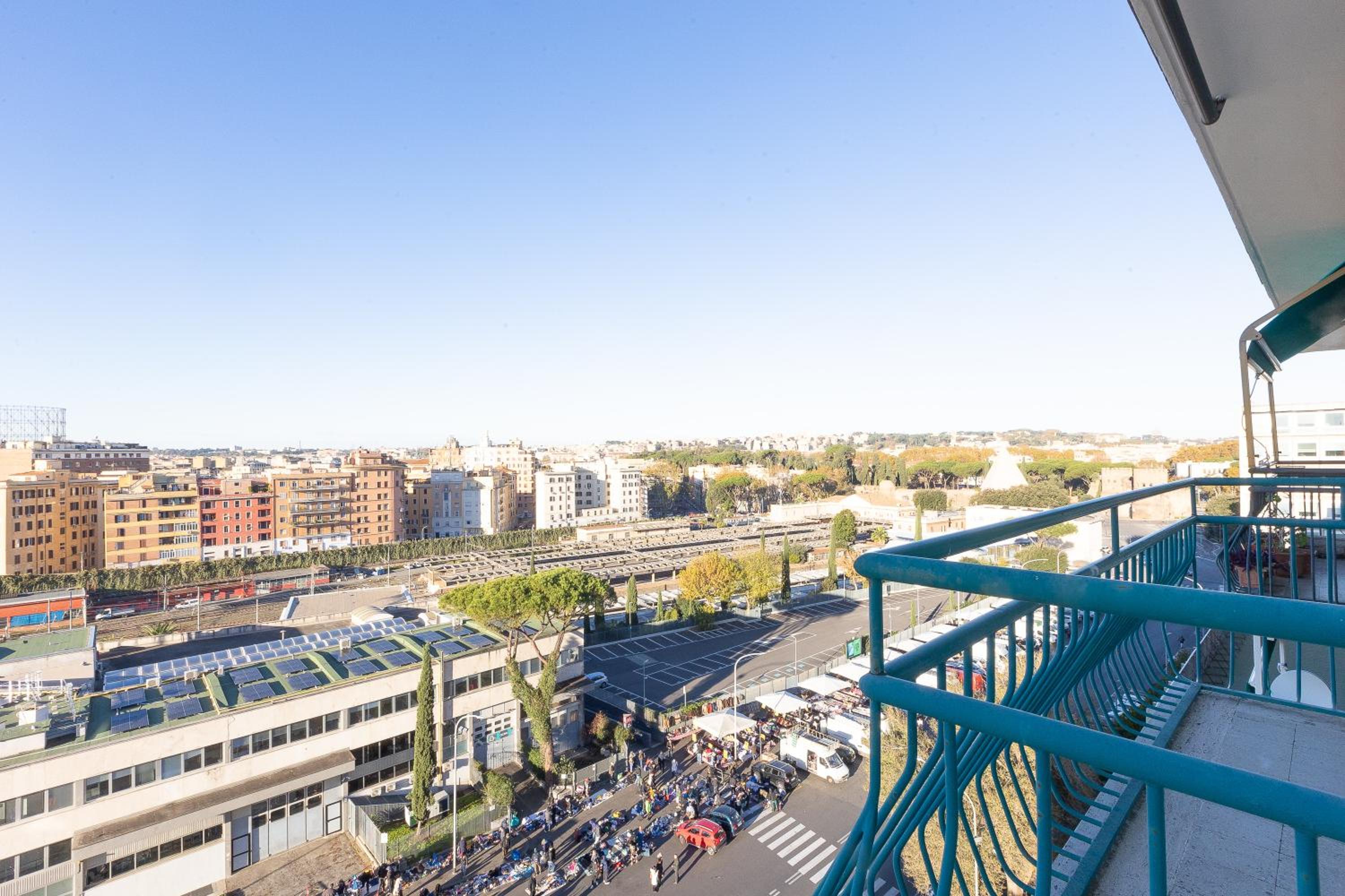 Piramide view by Rental in Rome
