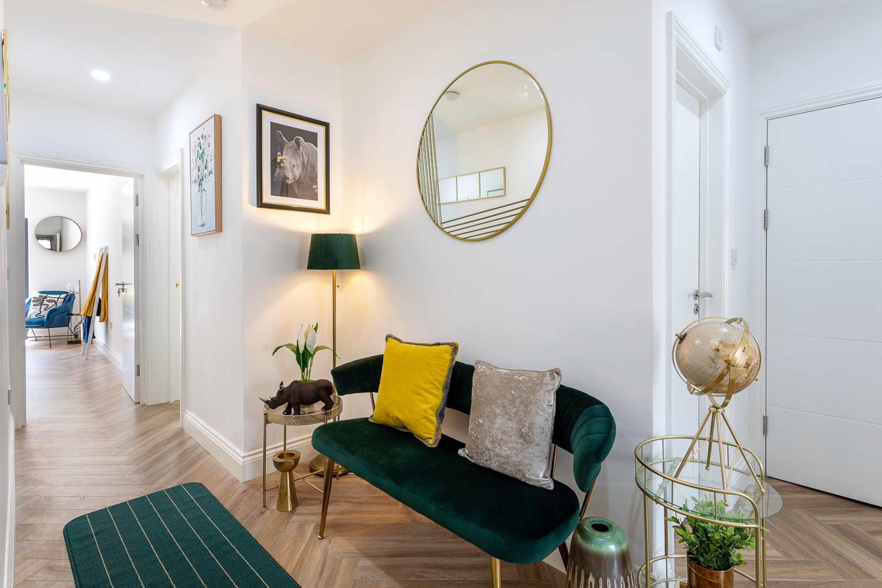 Stunning West London Garden flat 4bed 2 bath free parking 10 occupancy