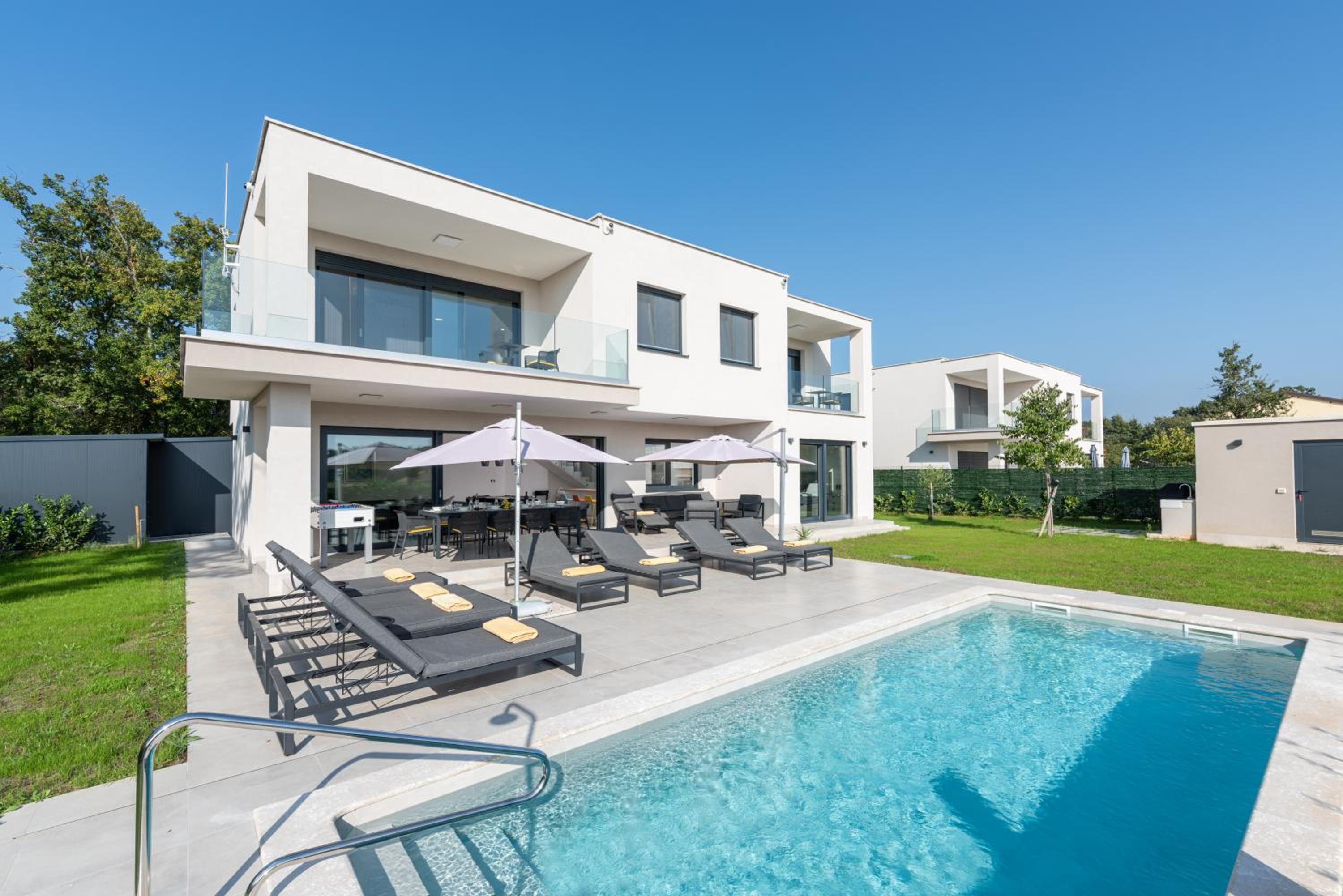 Villa Pina***** in Karigador/Novigrad view 3