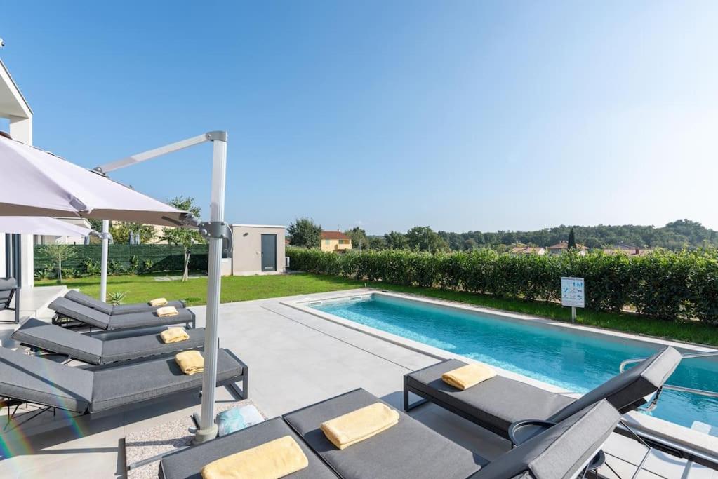 Villa Pina***** in Karigador/Novigrad view 4