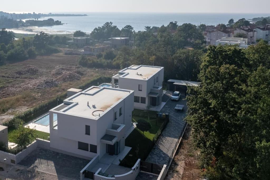 Villa Pina***** in Karigador/Novigrad view 2