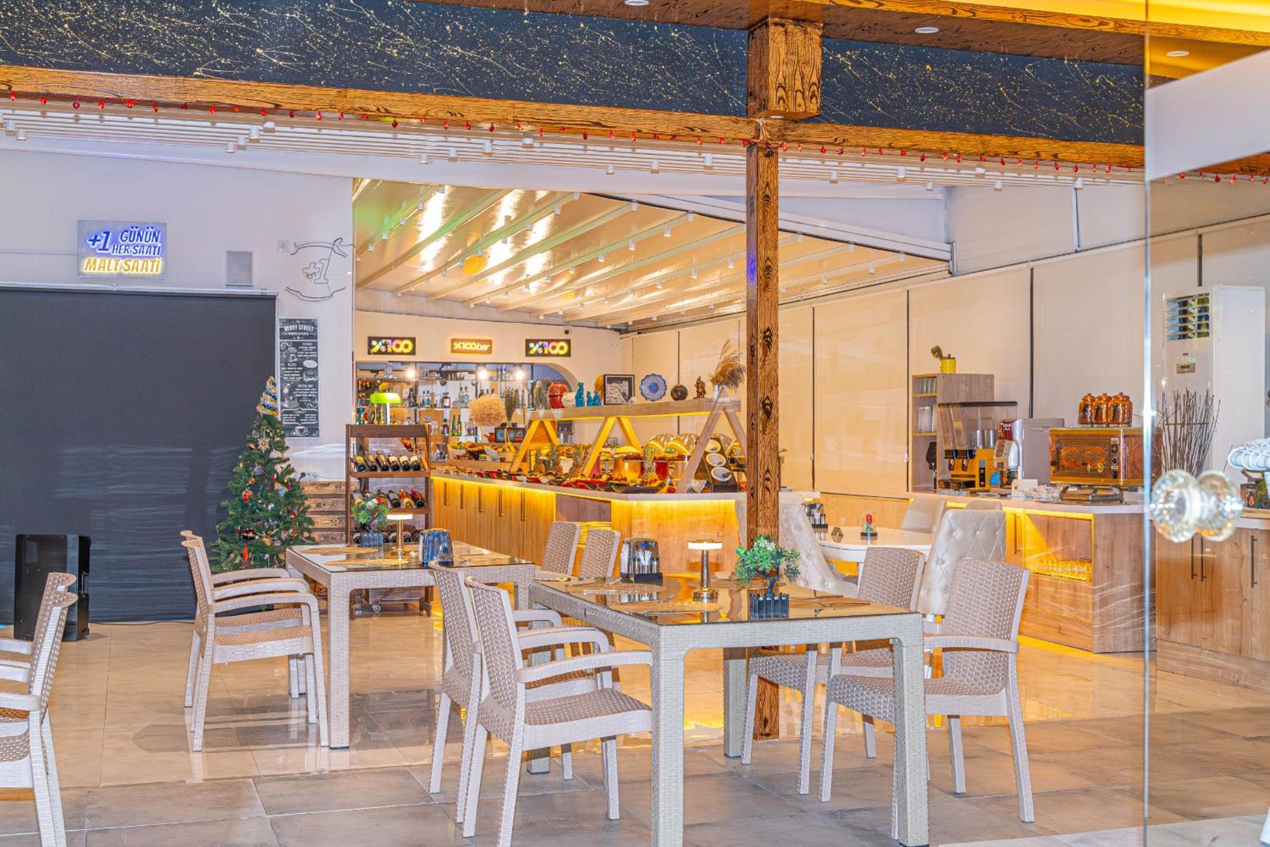 Far Life Hotel - Image 142