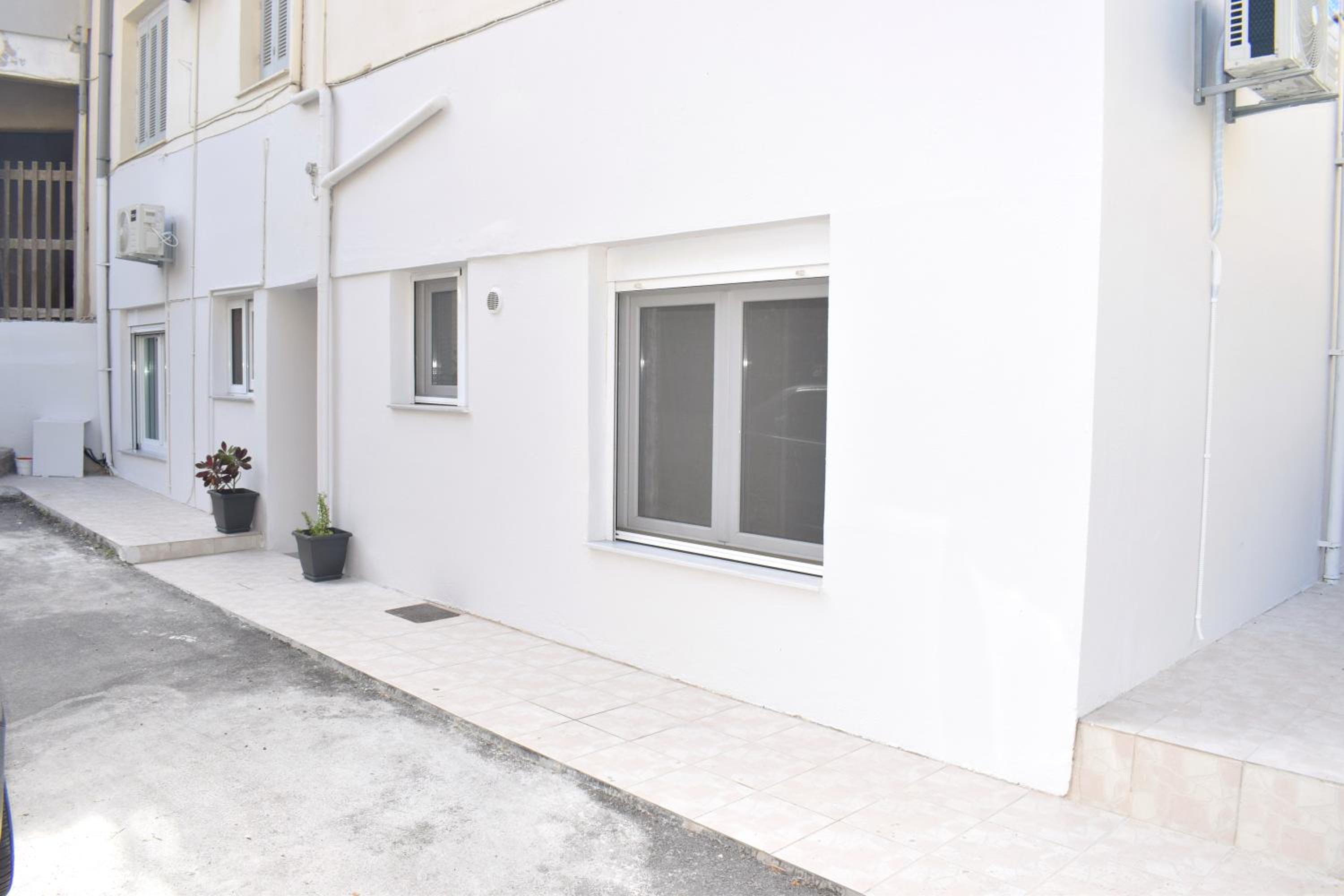 Traveller's Nest Apartment close to center,port,airport photo 2