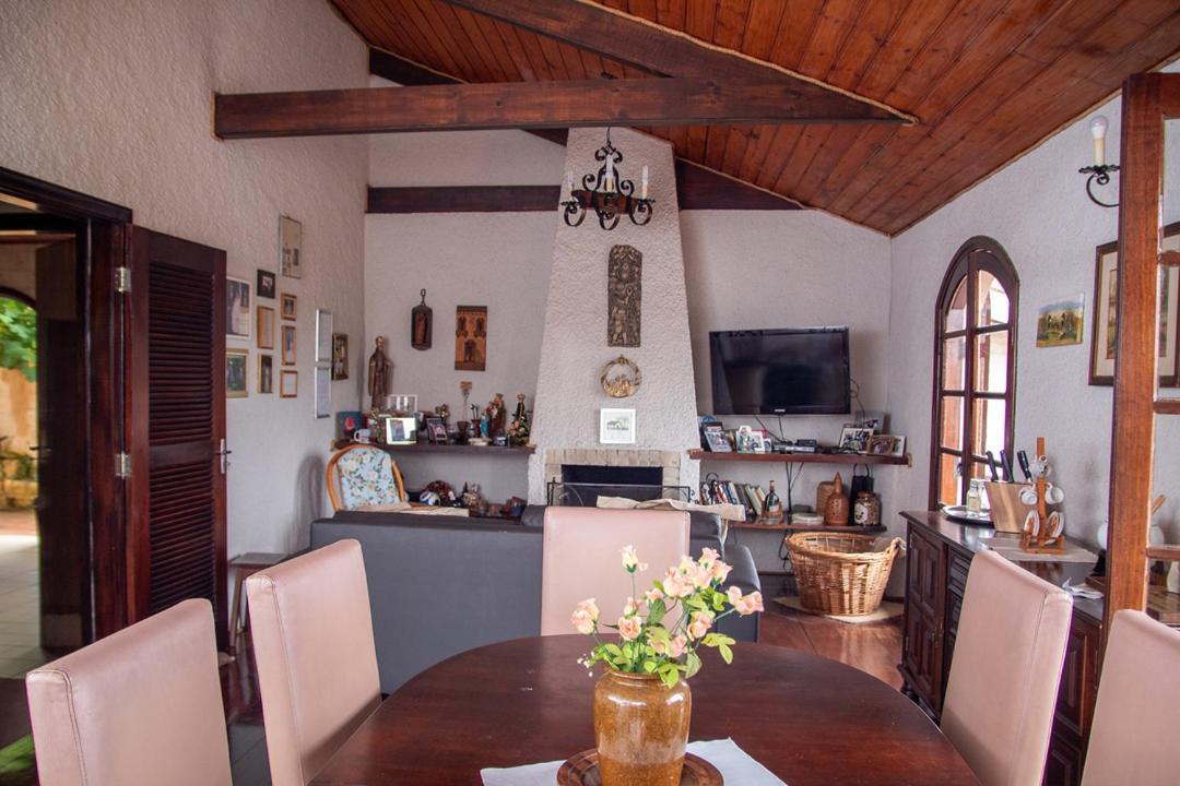 Casa com lareira e Wi Fi em Campos do Jordao SP