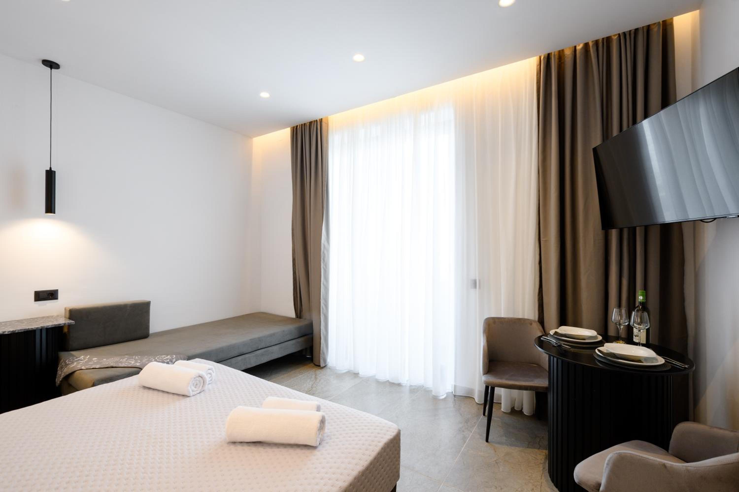 EcoHeaven Suites