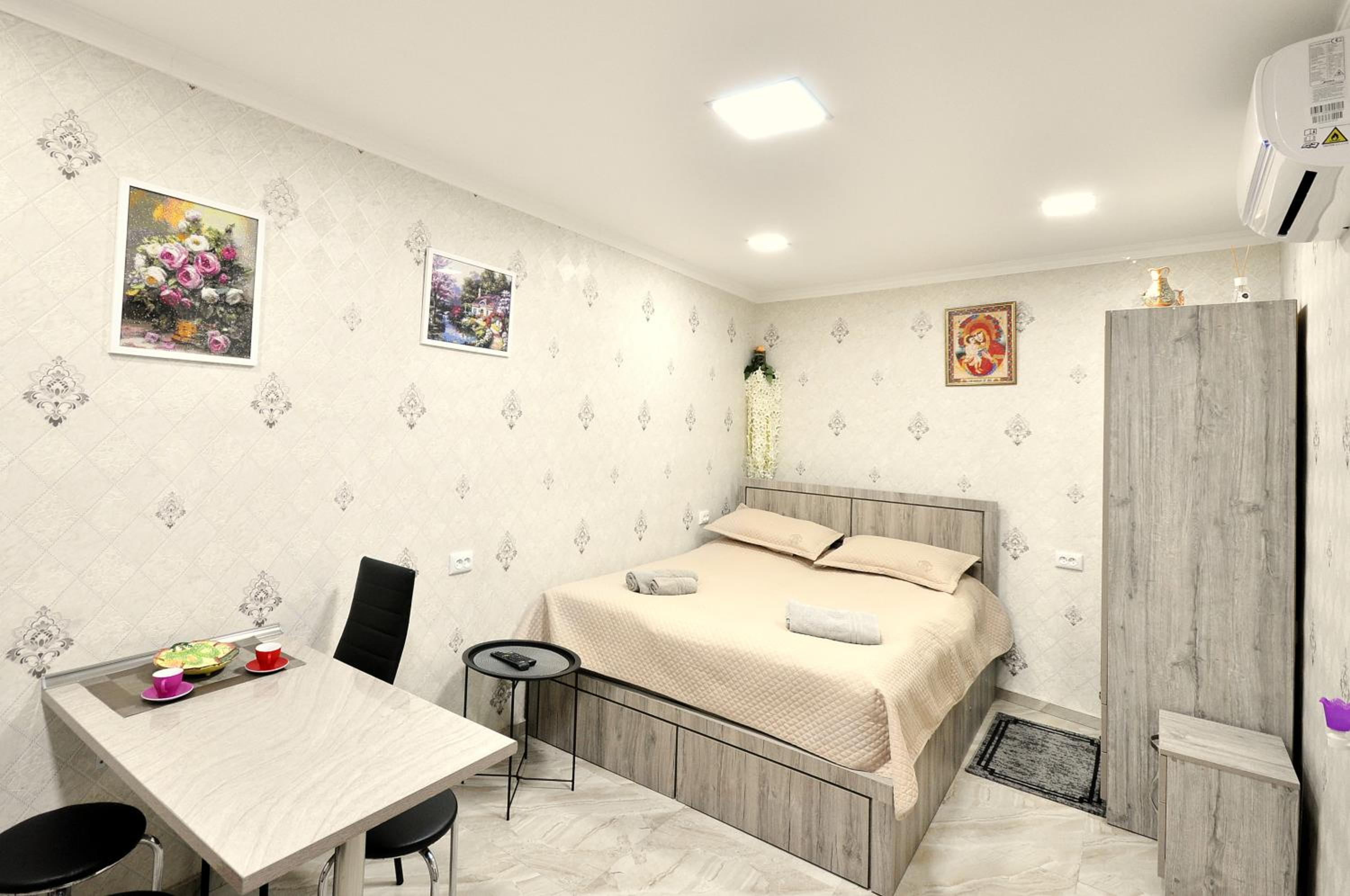 Suzi Apartments view 4