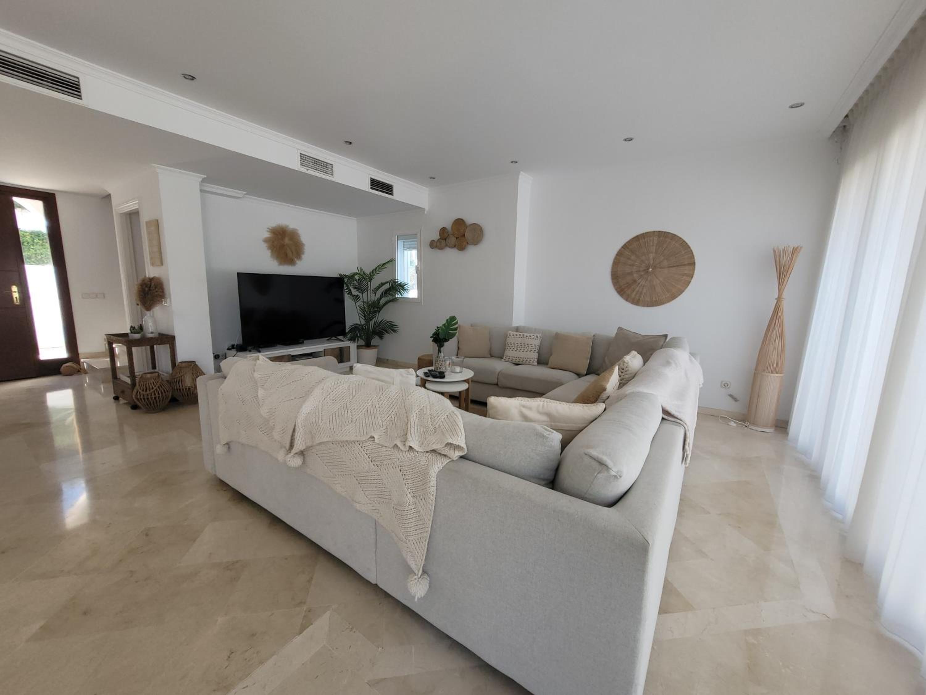 Private Luxurious Villa Walking Distance to Puerto Banus