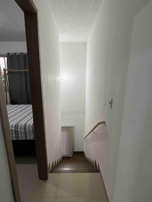 Casa de 2 quartos toda mobiliada