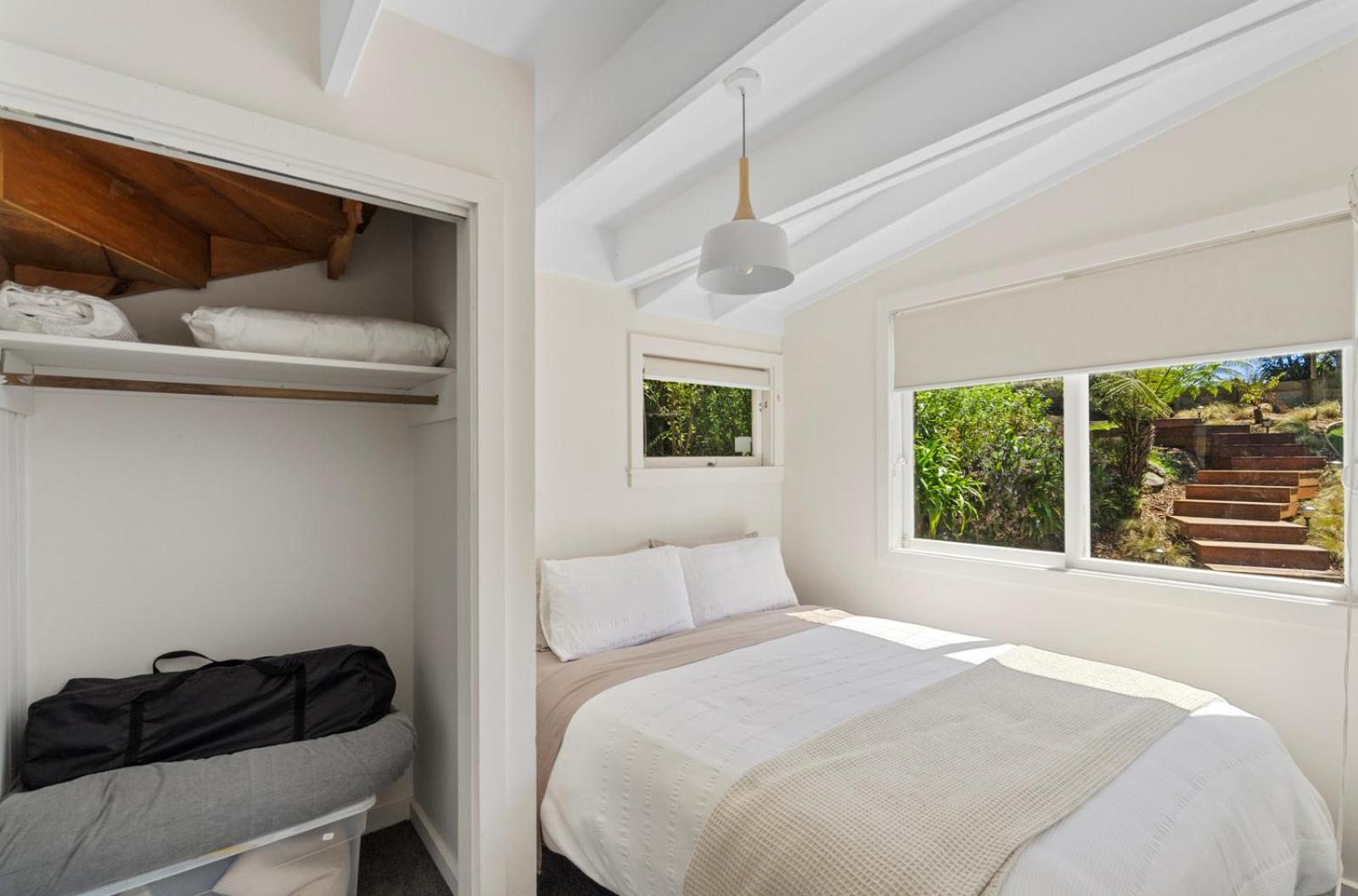 Piha - City Escape, Piha Holiday Home view 2