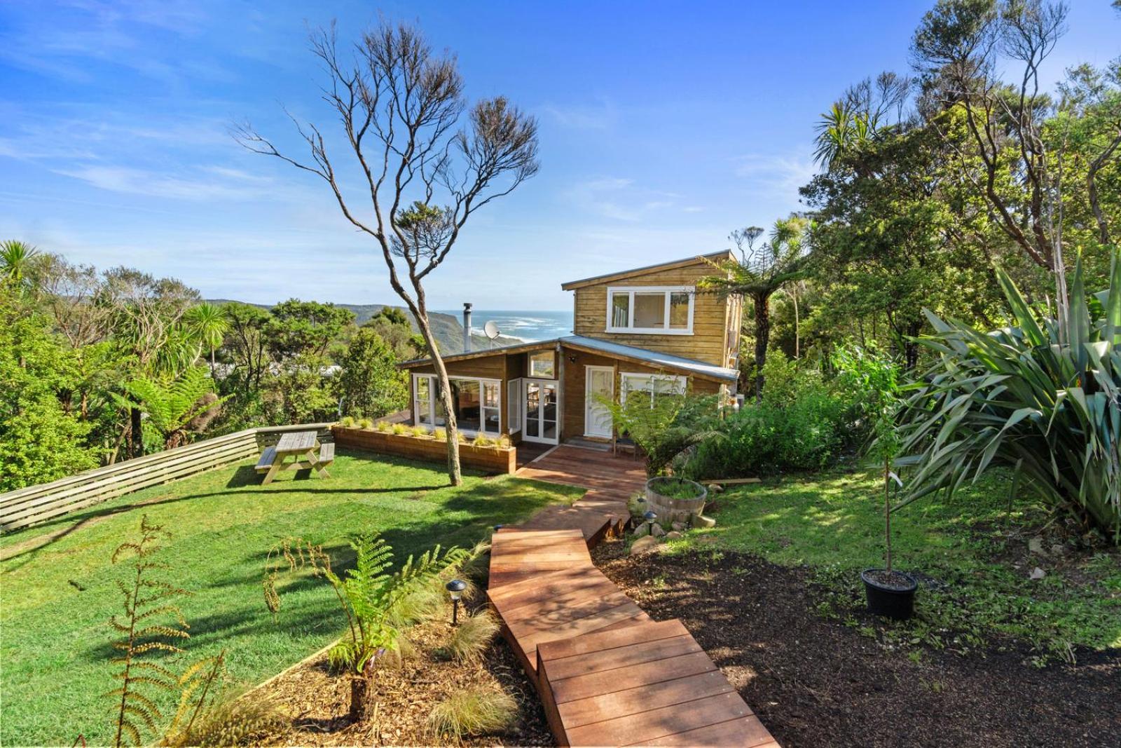 Piha - City Escape, Piha Holiday Home view 5