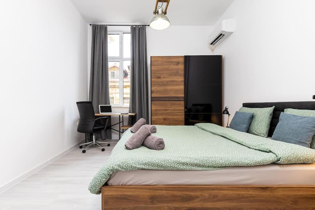 Kapana Beat 2-bedroom apt. Top Center