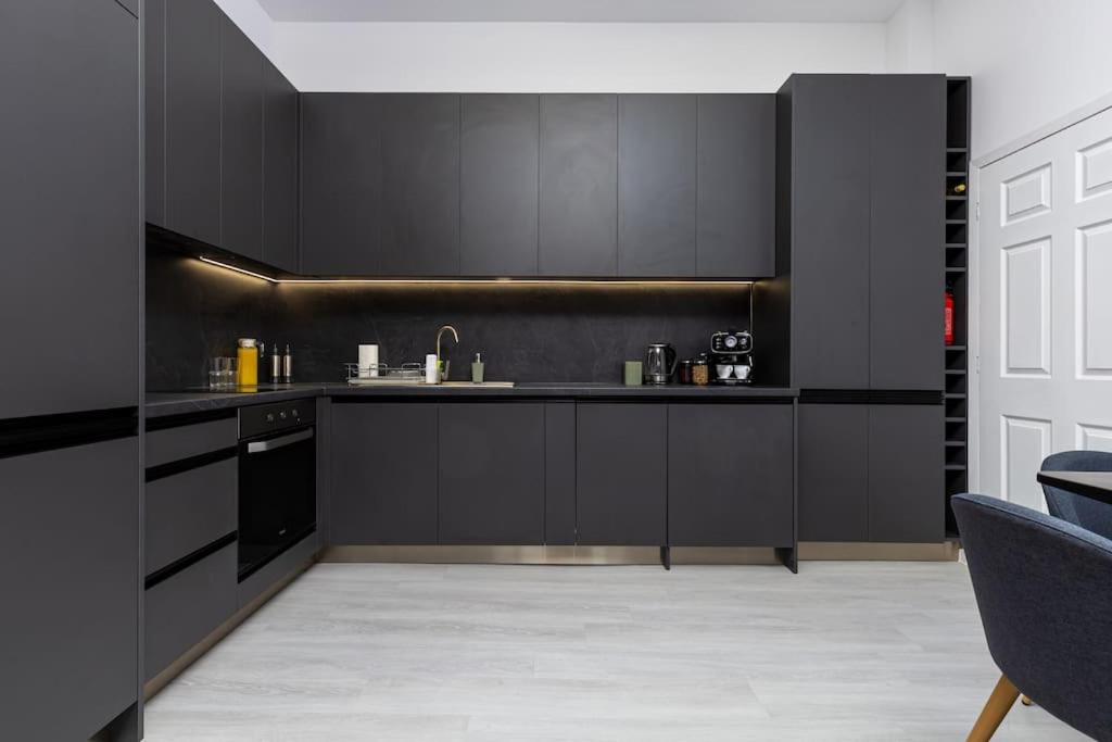 Kapana Beat 2-bedroom apt. Top Center