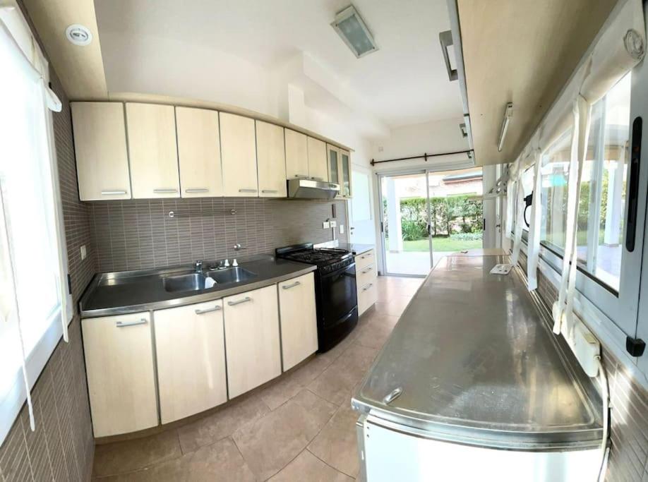 Excelente casa en Country con pileta