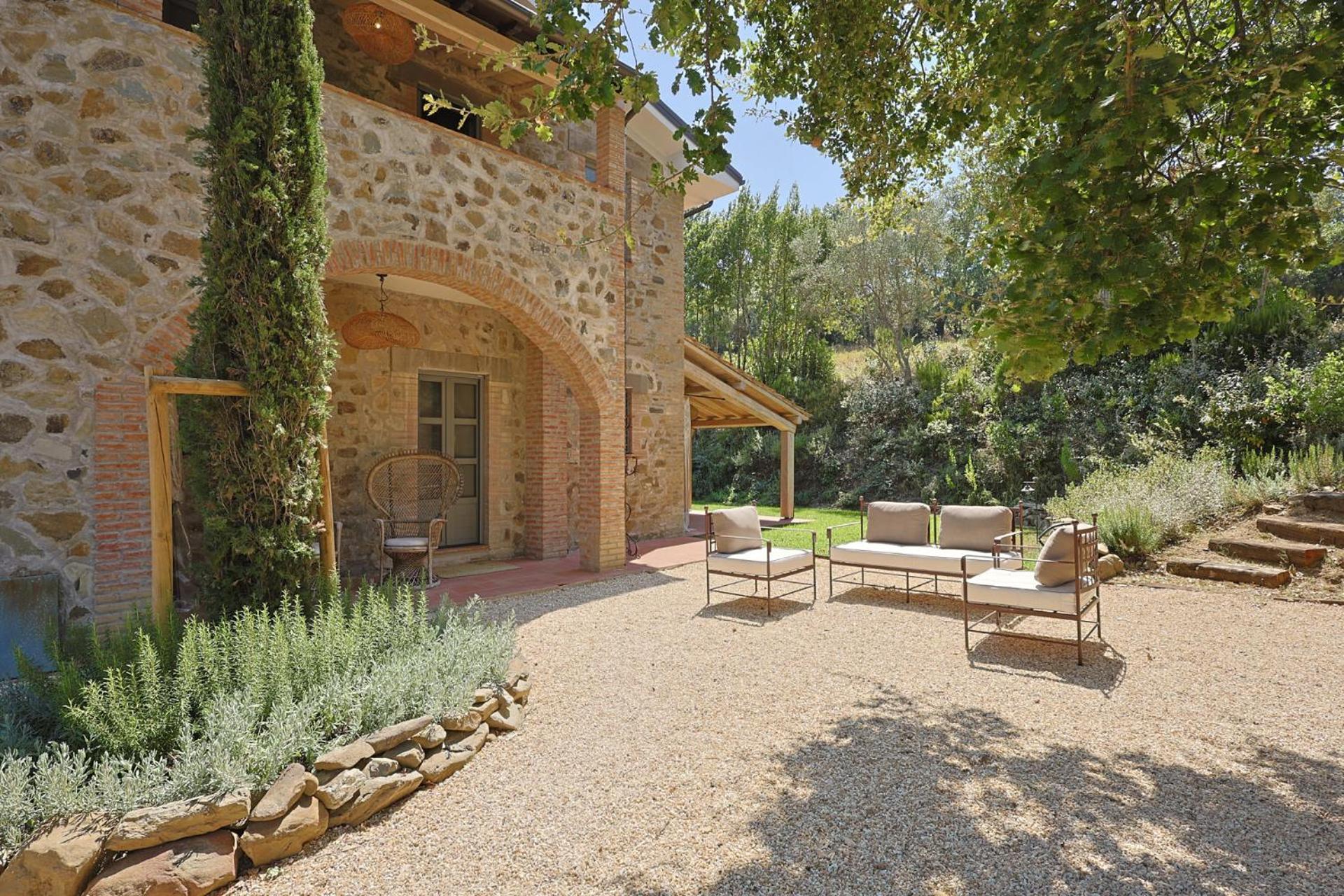 Gio Toscana view 3