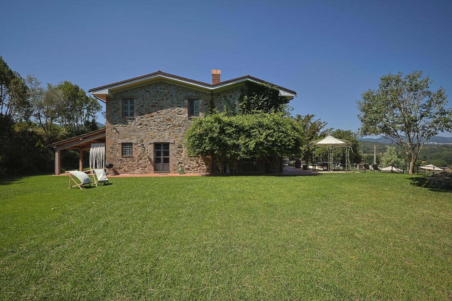 Gio Toscana view 4