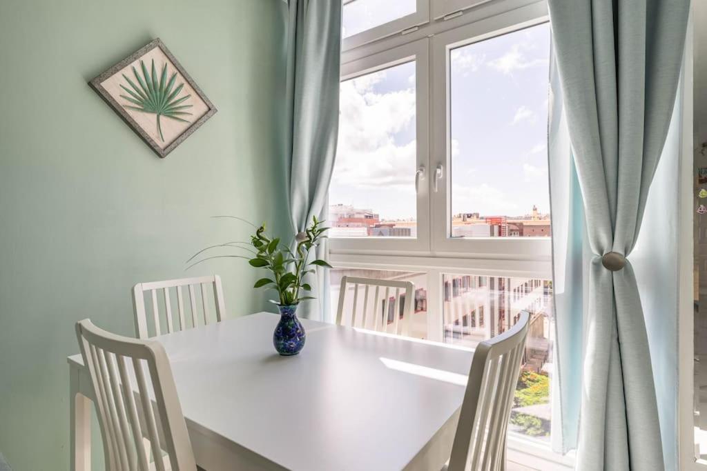 Sea and City View Apartment - Las Canteras view 5