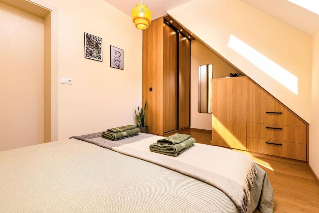Hills View Central Apartment