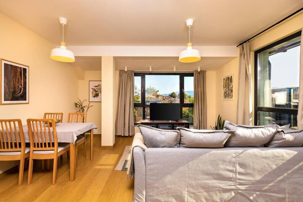 Hills View Central Apartment