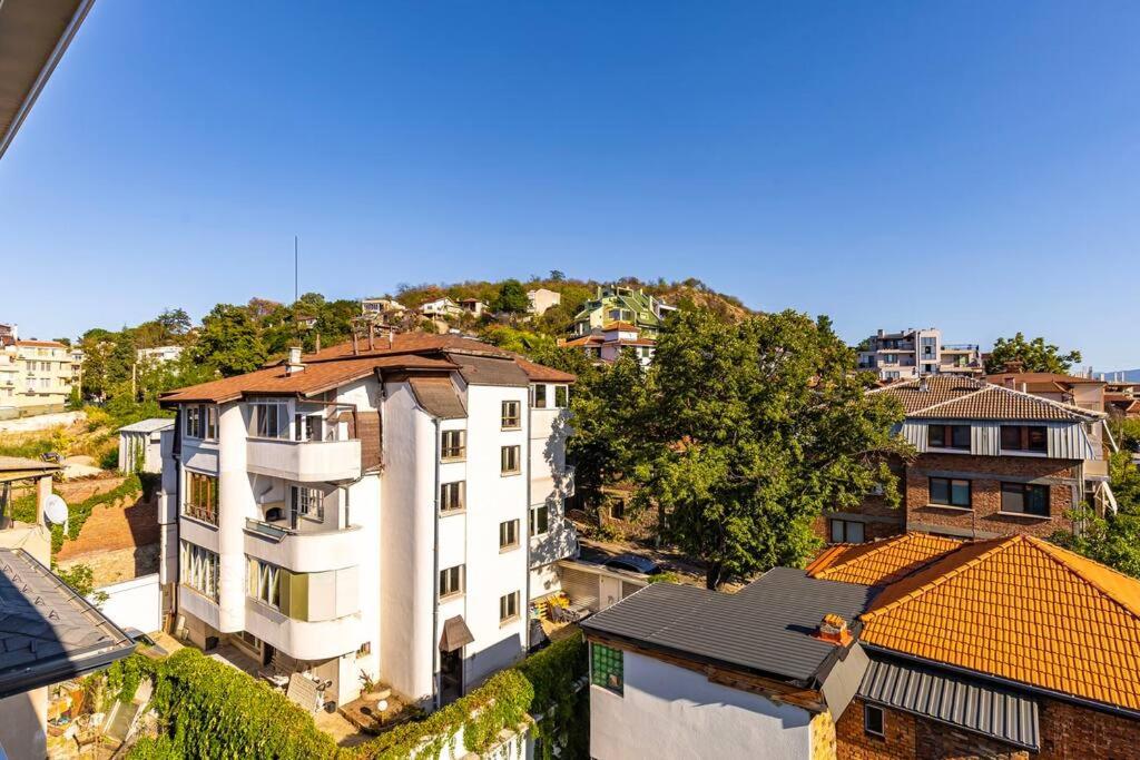 Hills View Central Apartment