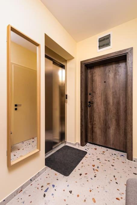 Hills View Central Apartment