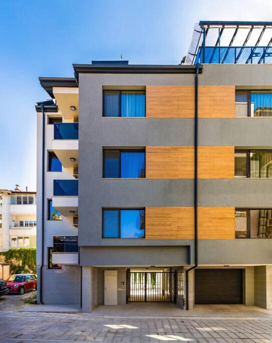 Hills View Central Apartment