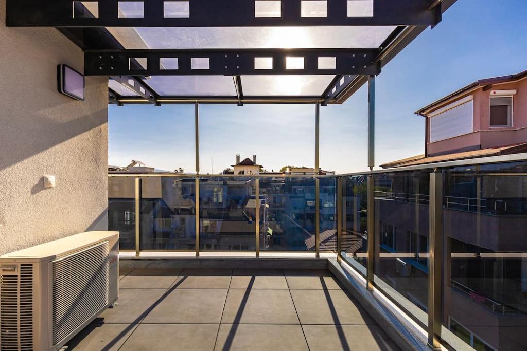 Hills View Central Apartment