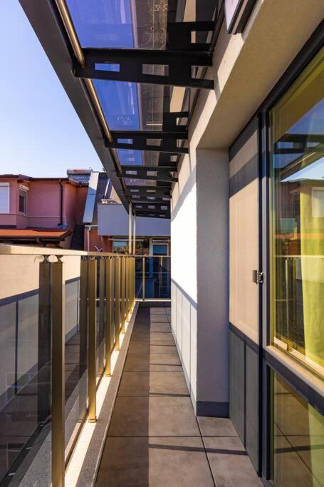 Hills View Central Apartment