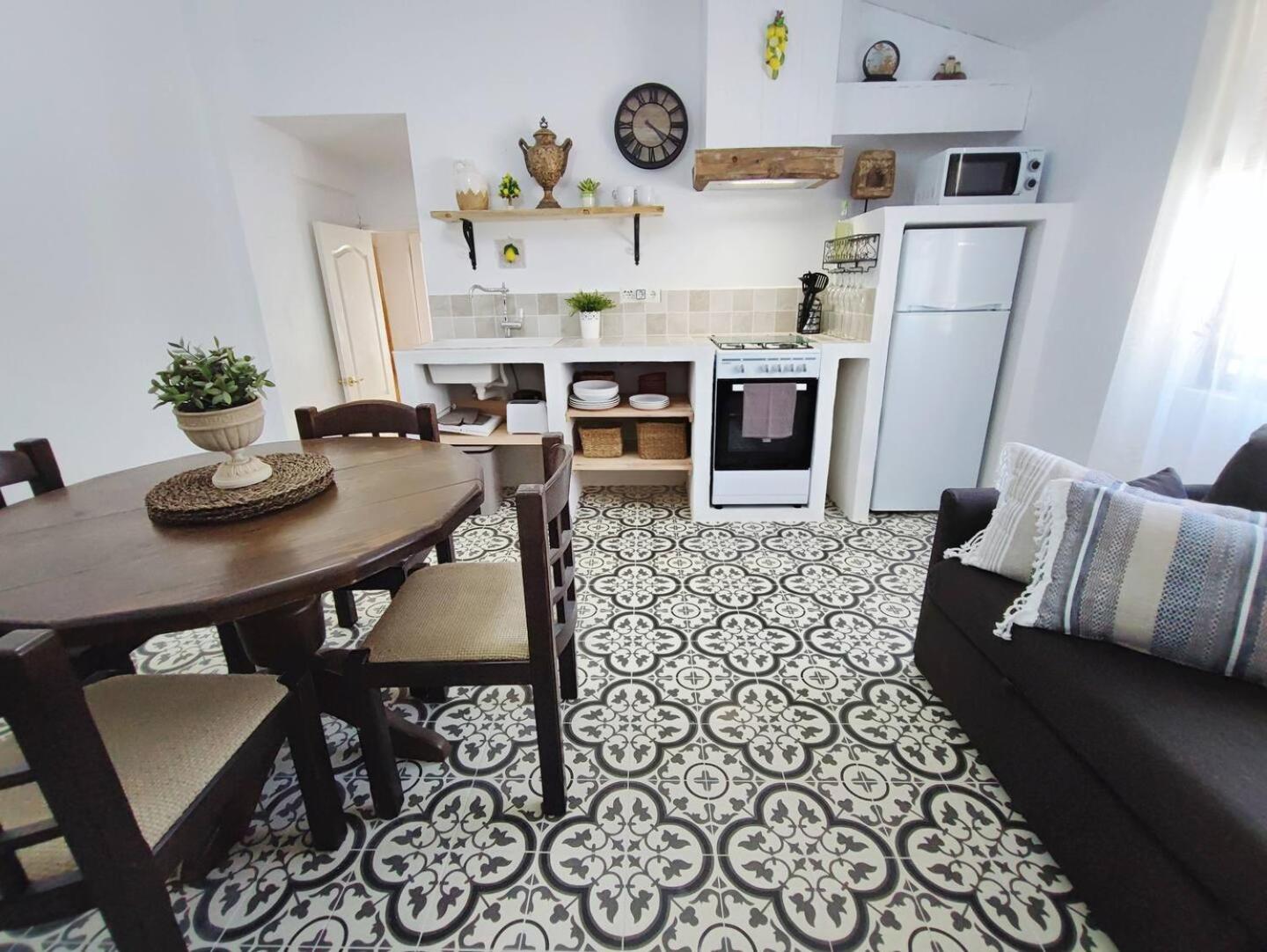 CORTIJO PENNYMARIA Poolside Apartment near Montefrio with stunning views