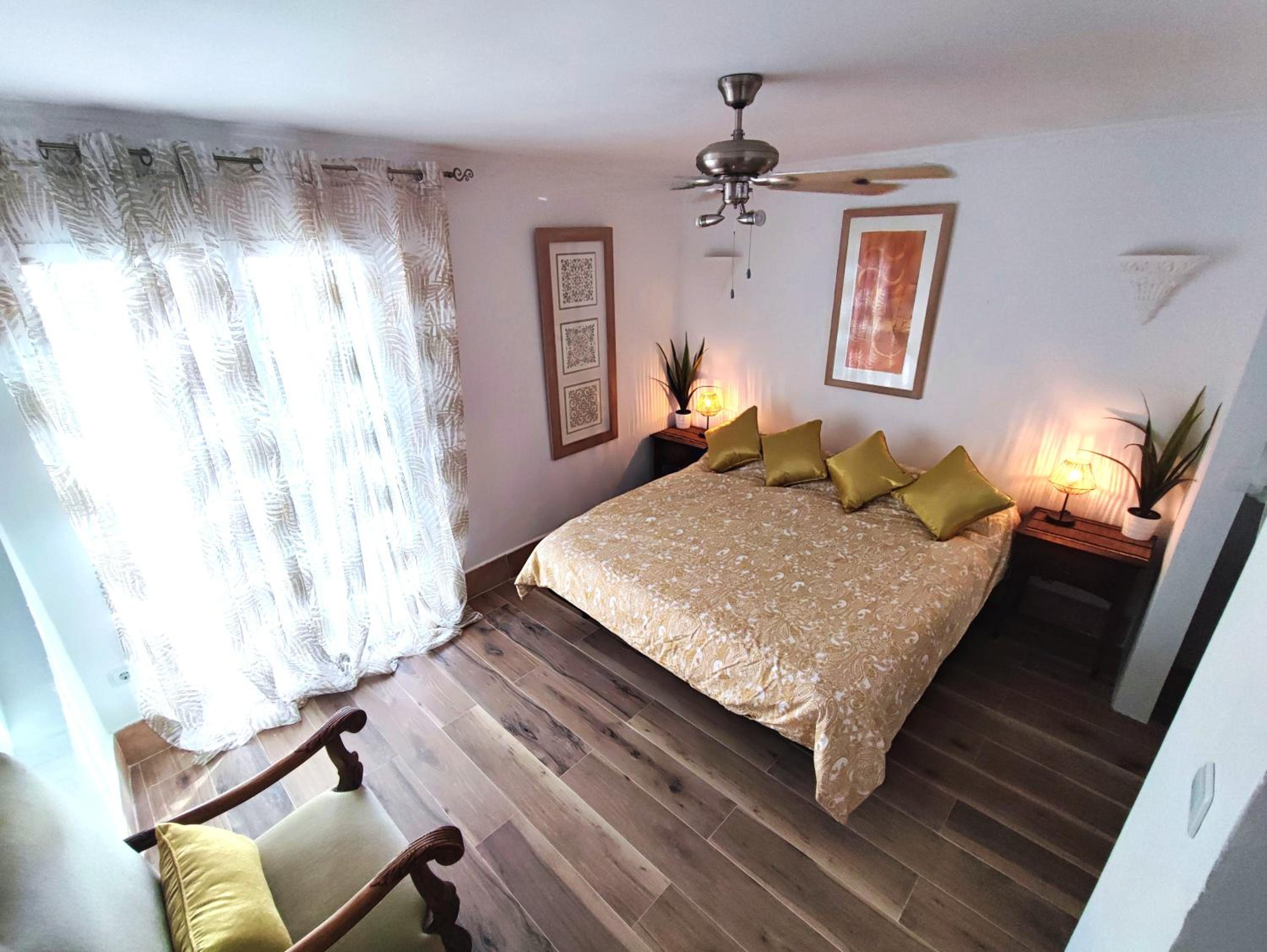 CORTIJO PENNYMARIA Poolside Apartment near Montefrio with stunning views