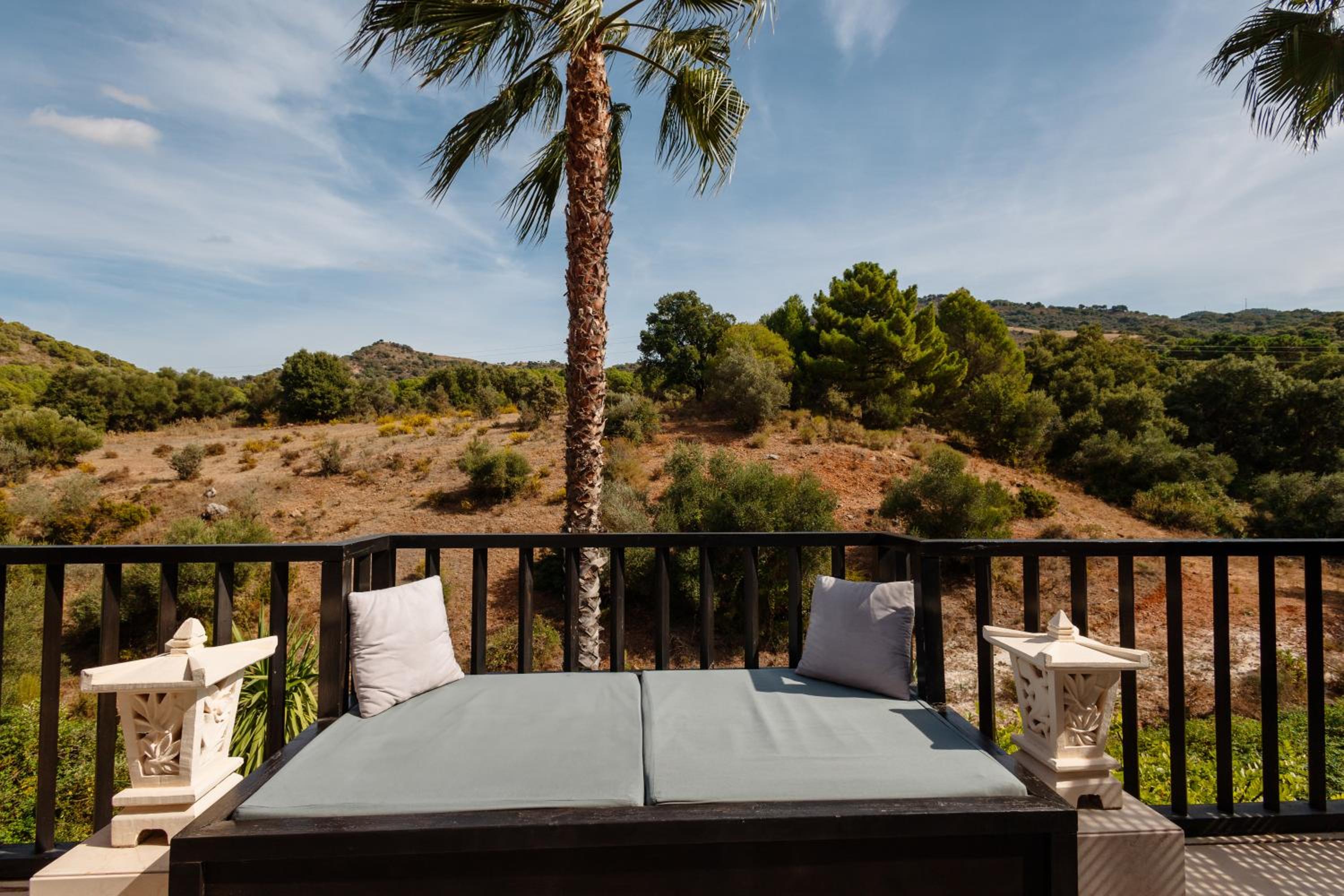 Shanti Som en Monda — balance & terrace