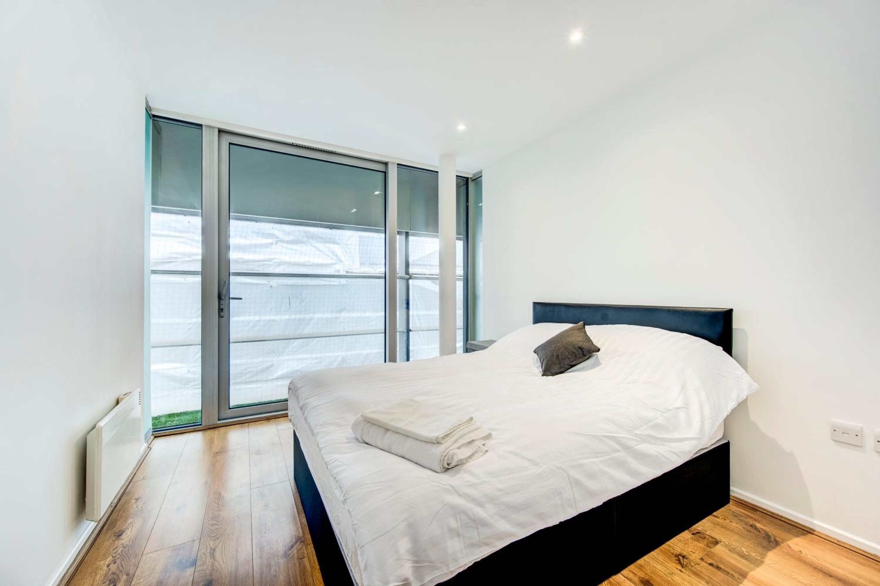 Lovely 2-Bed, sleeps 6, Near Stratford station & Abba Voyage,