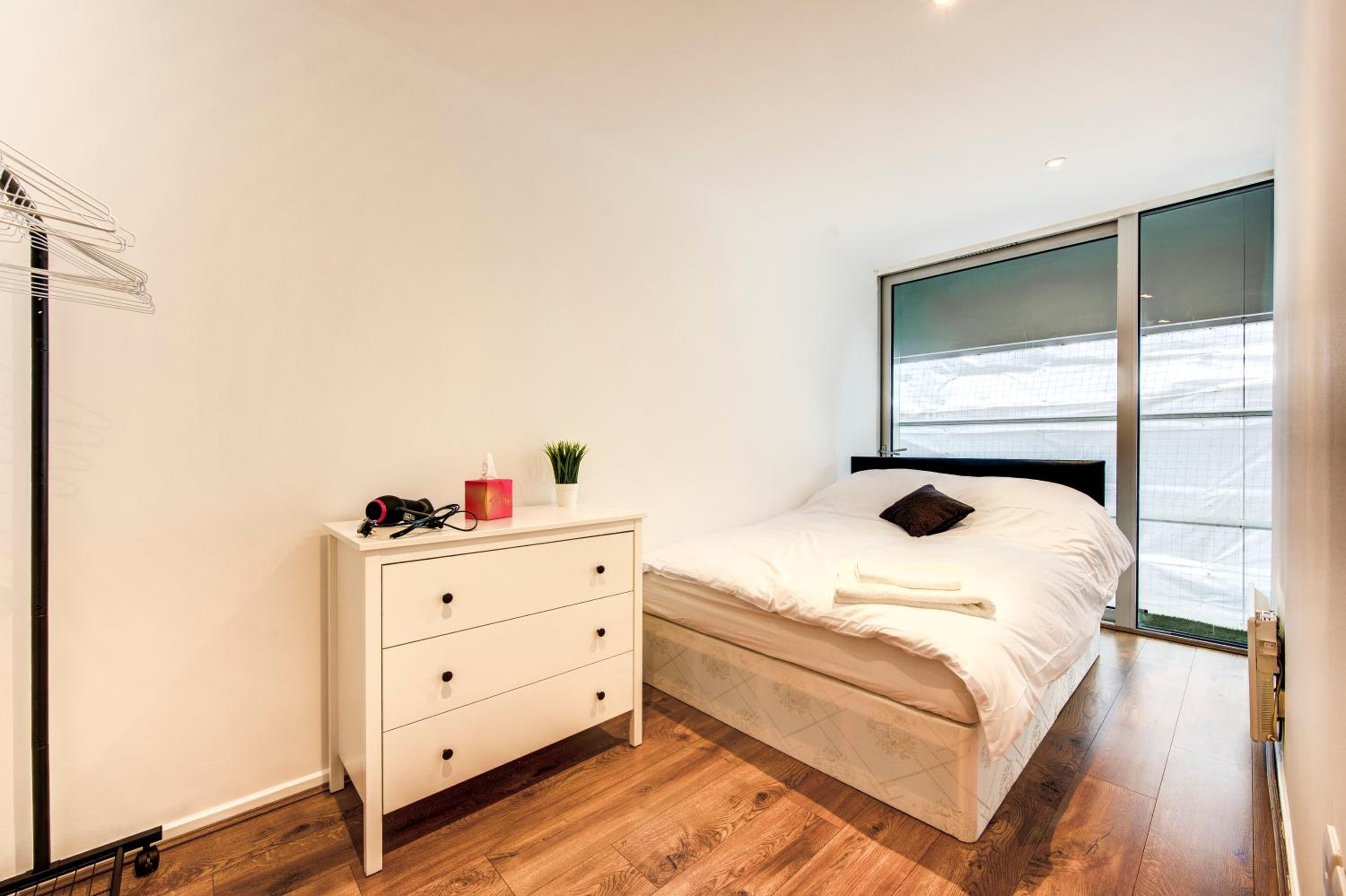 Lovely 2-Bed, sleeps 6, Near Stratford station & Abba Voyage,