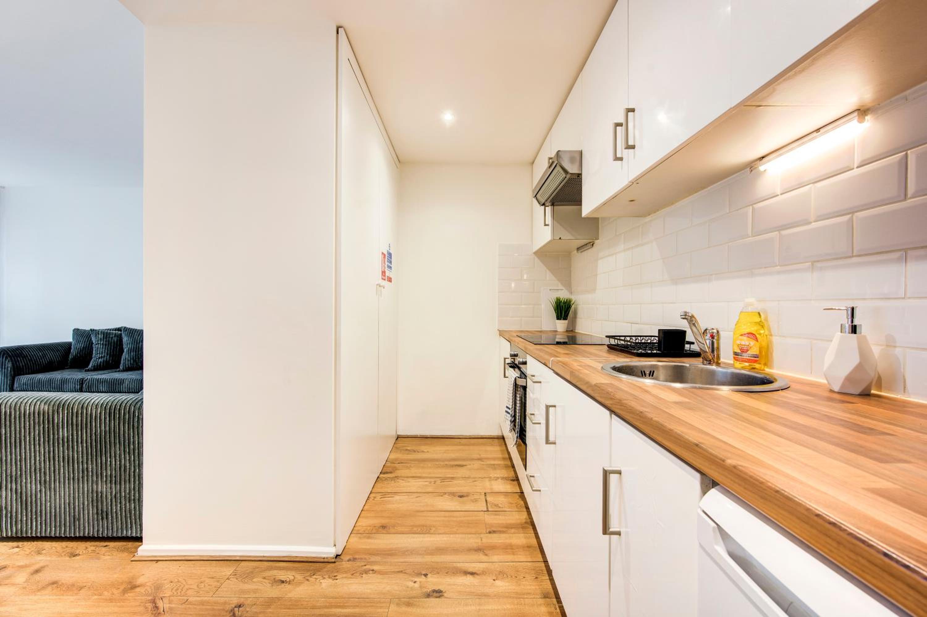 Lovely 2-Bed, sleeps 6, Near Stratford station & Abba Voyage,