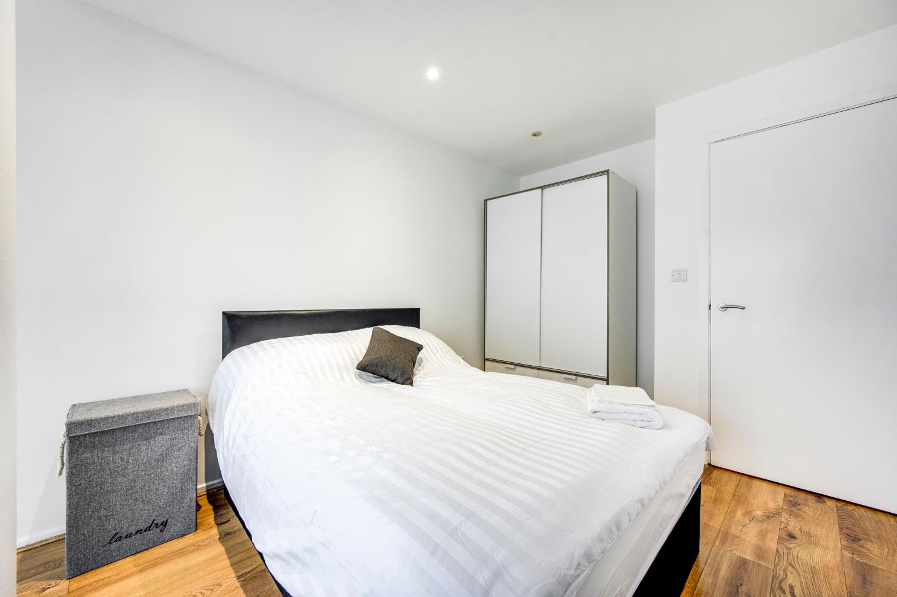 Lovely 2-Bed, sleeps 6, Near Stratford station & Abba Voyage,