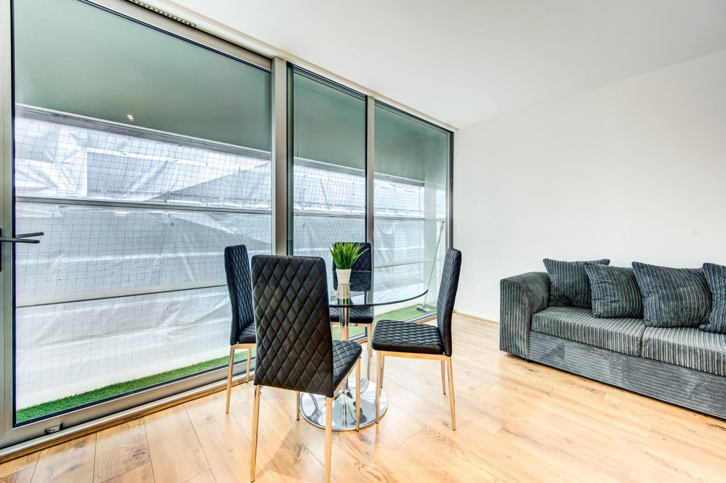 Lovely 2-Bed, sleeps 6, Near Stratford station & Abba Voyage,